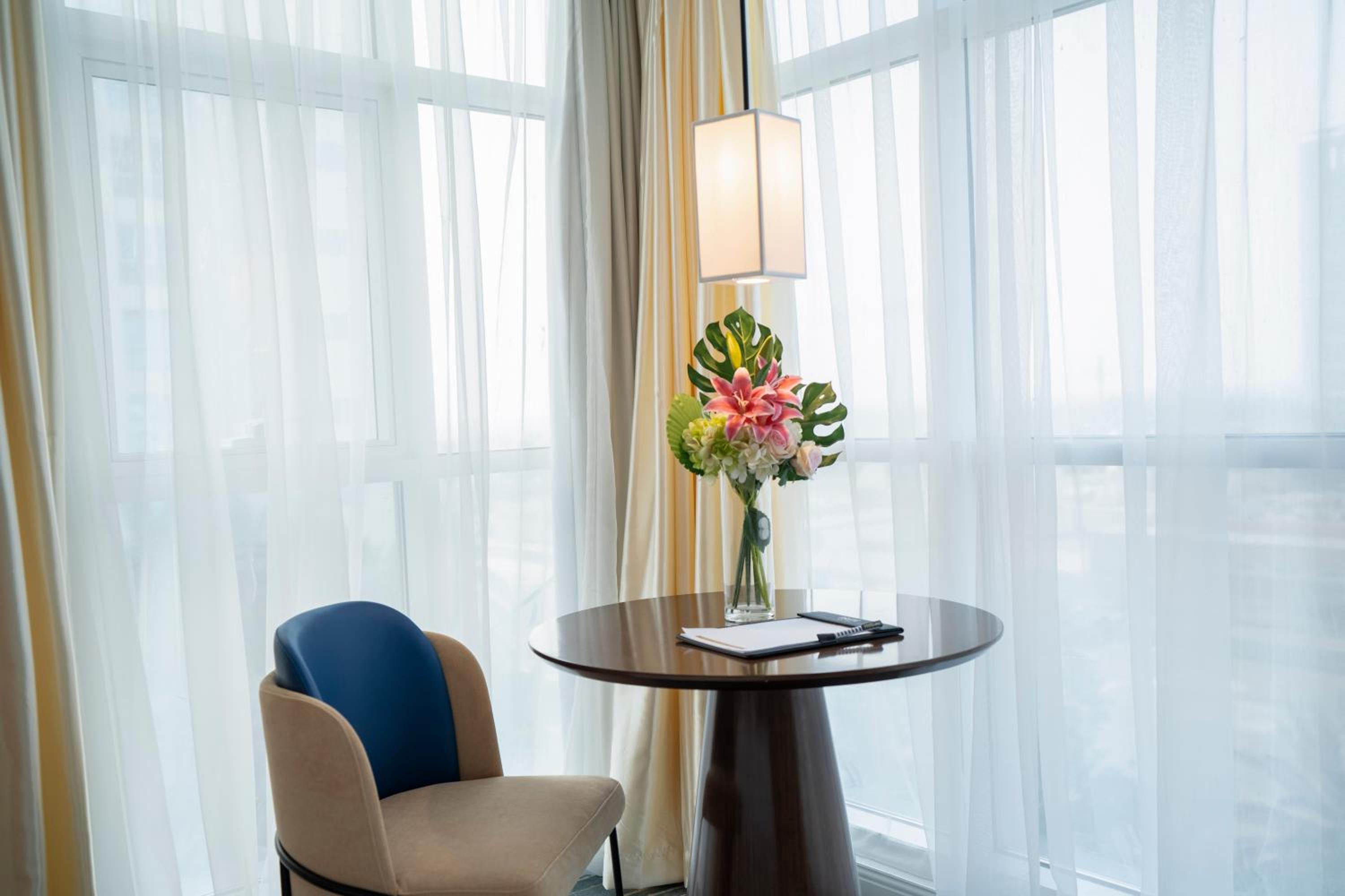 Executive Suite - Photo 11