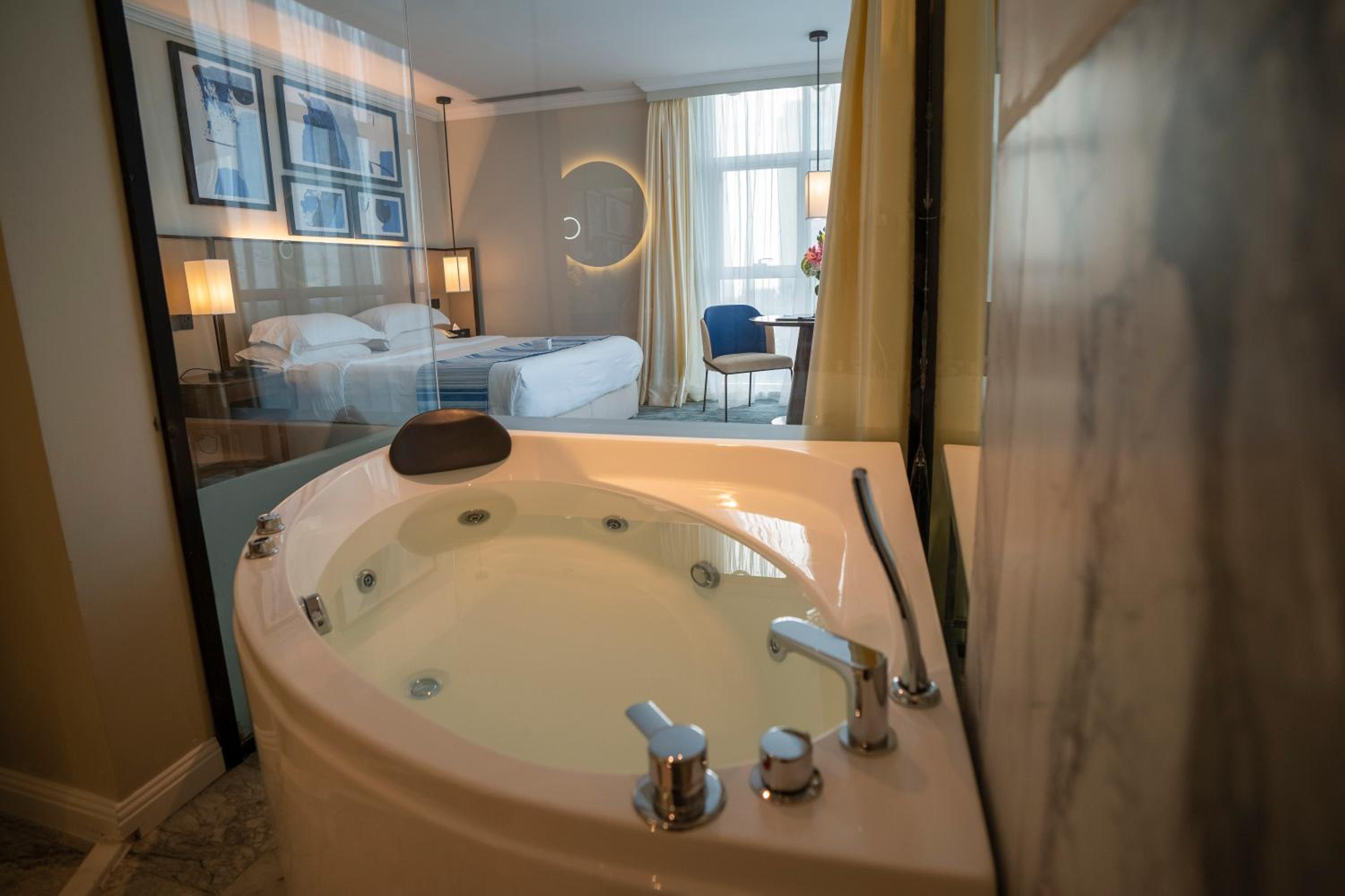 Studio with Spa Bath - Photo 7