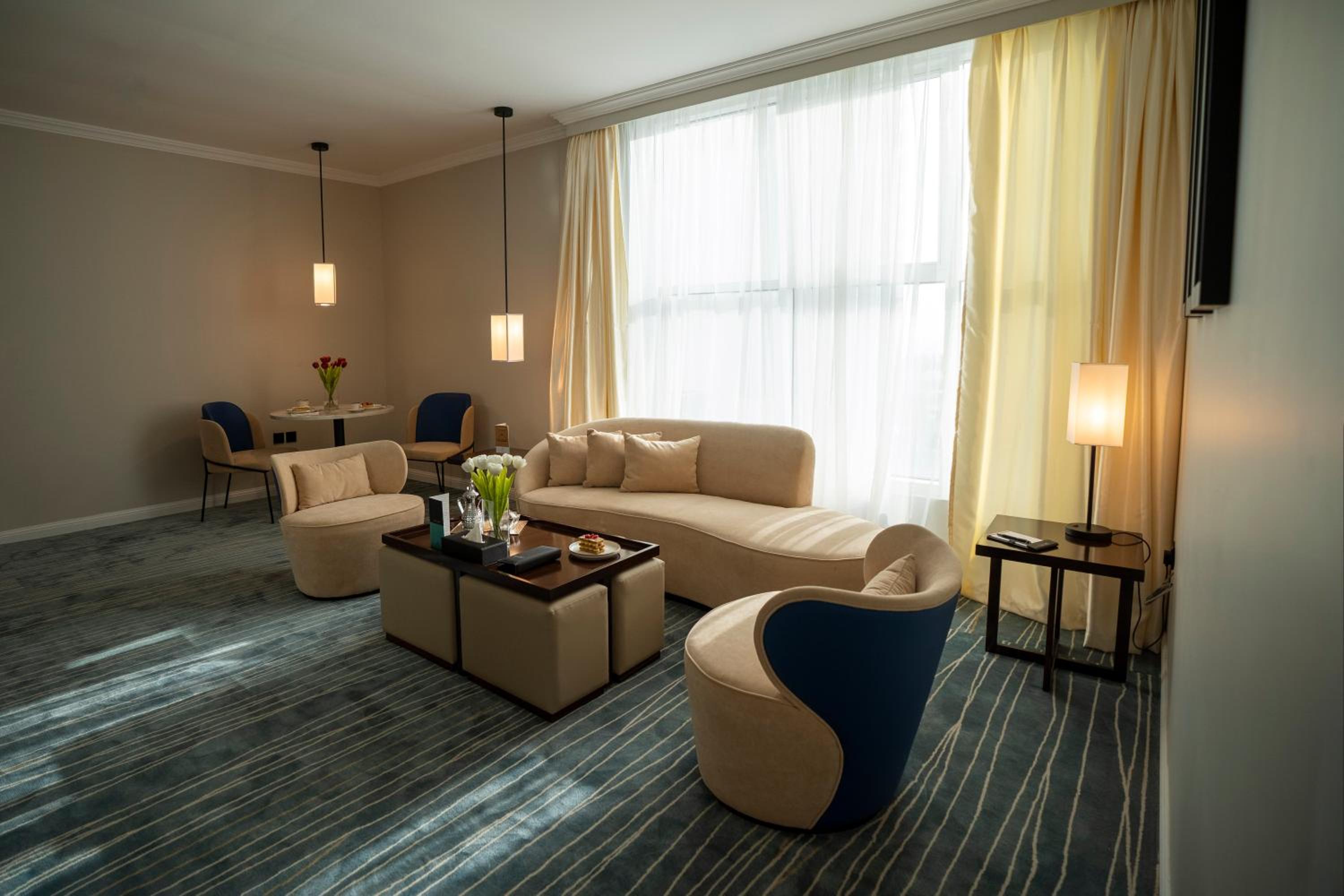 Executive Suite - Photo 12