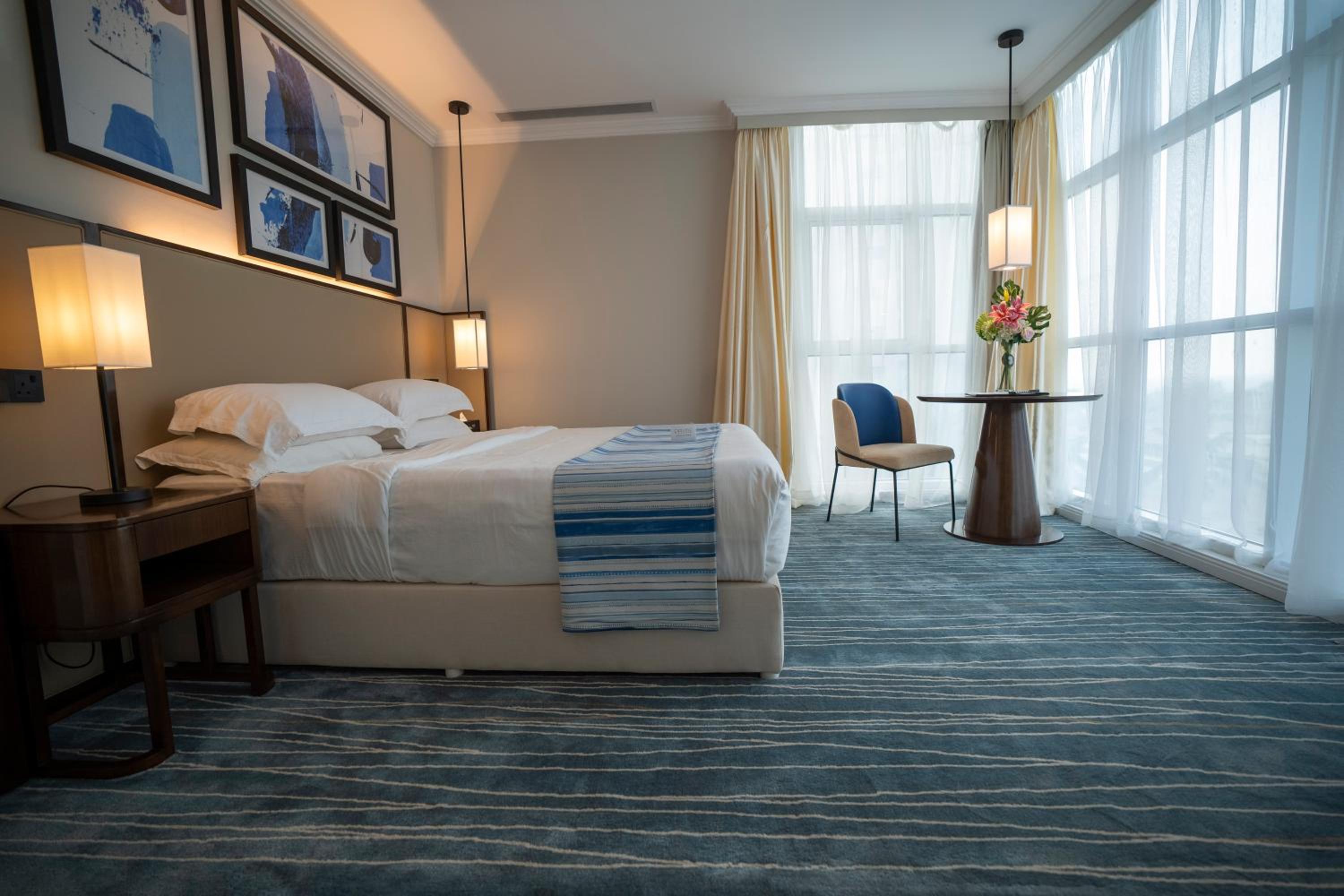 Executive Suite - Photo 1