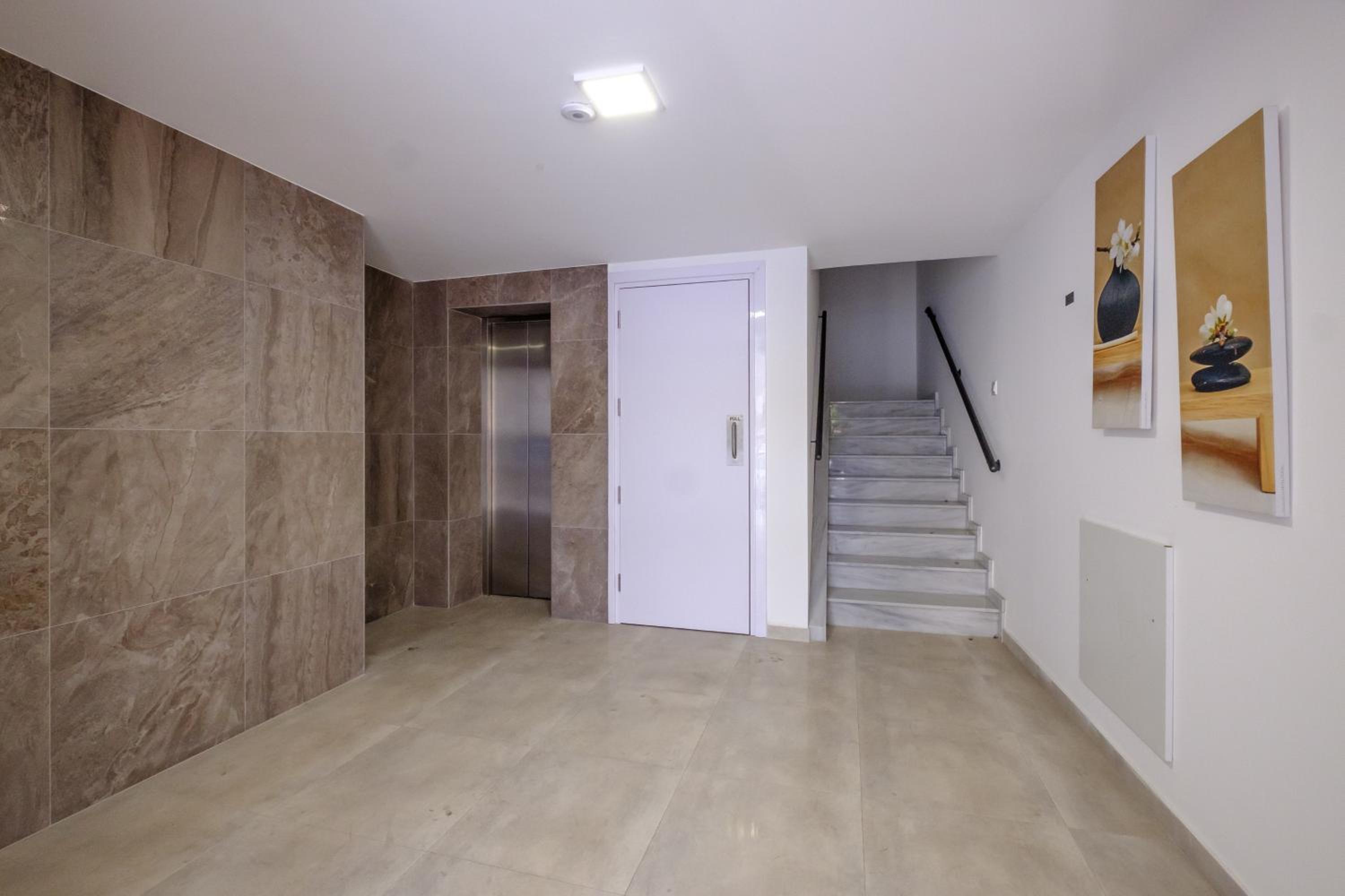 Studio Apartment with City View - Photo 23