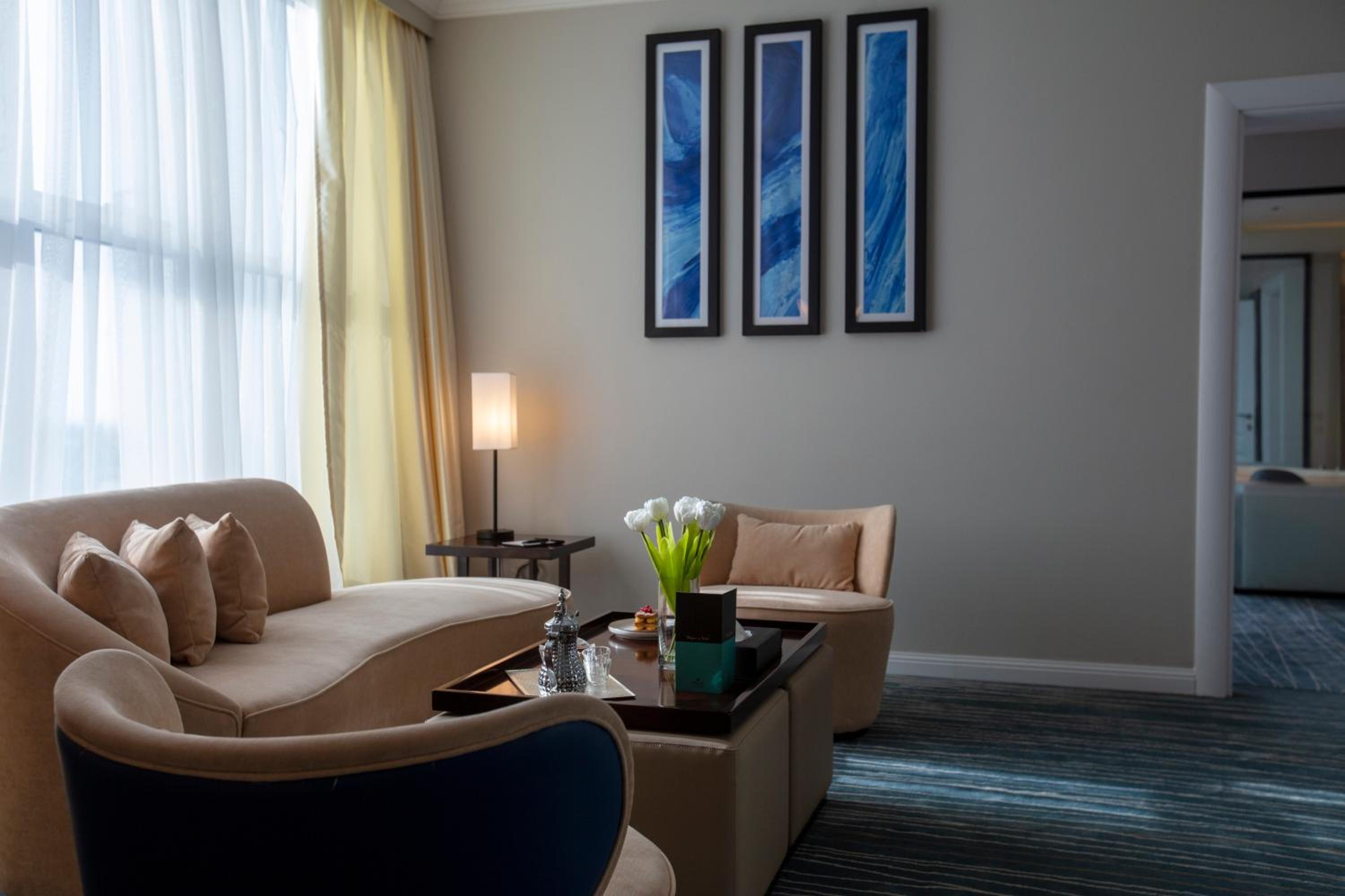 Executive Suite - Photo 7
