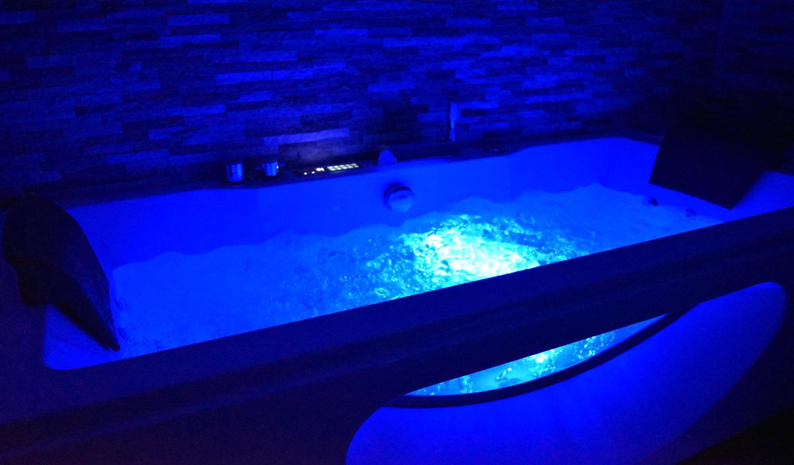 Suite with Spa Bath - Photo 5