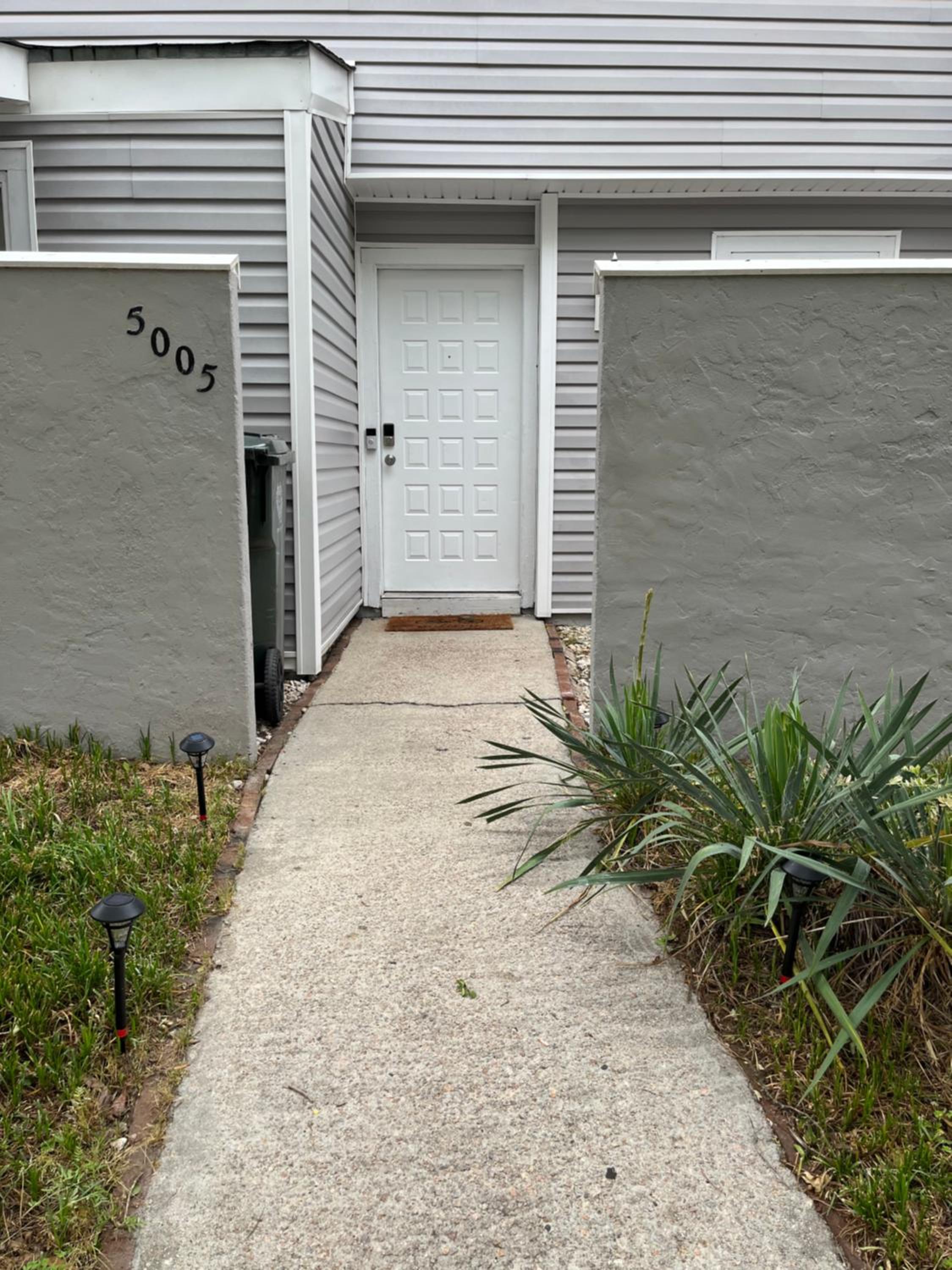 Two-Bedroom House - Photo 33