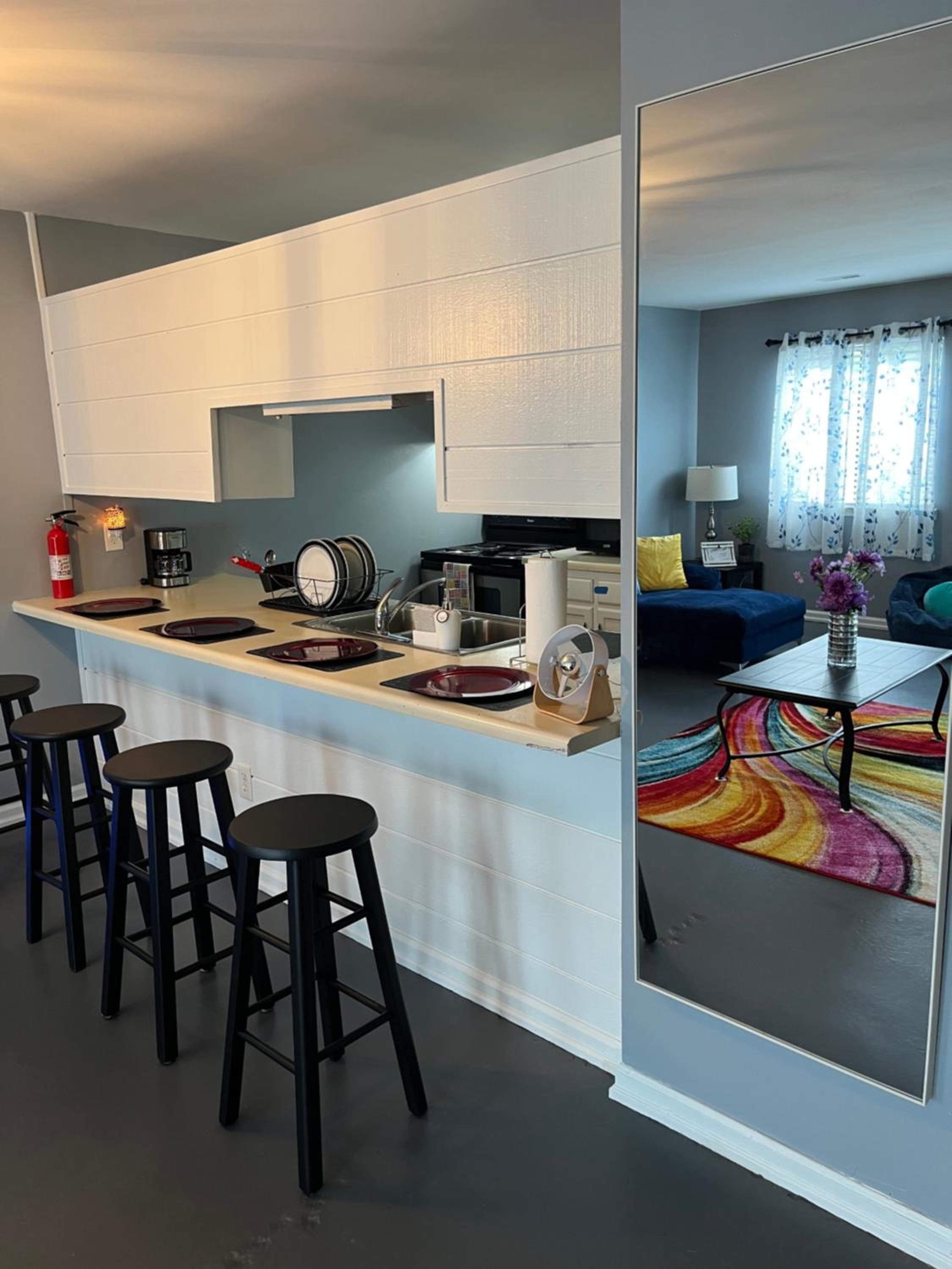 Two-Bedroom House - Photo 2