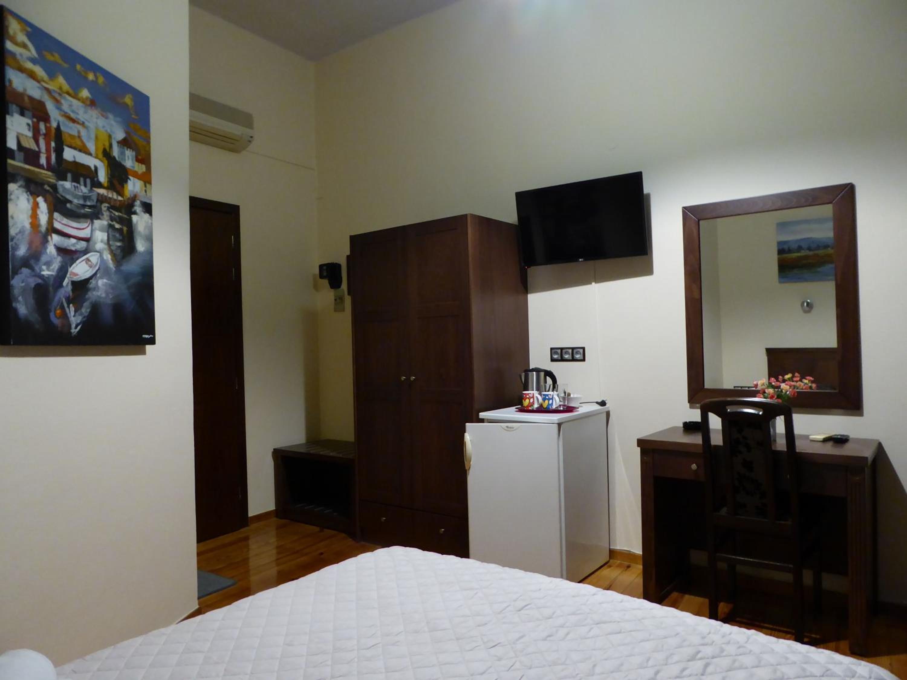 Double or Twin Room with Old Town View - Photo 3