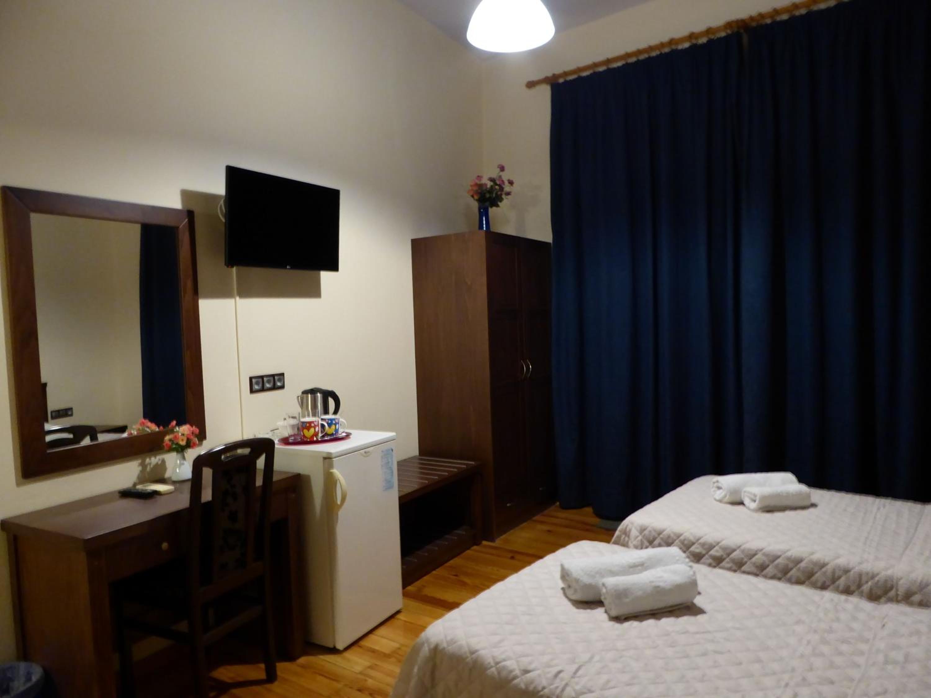 Double or Twin Room with Old Town View - Photo 7