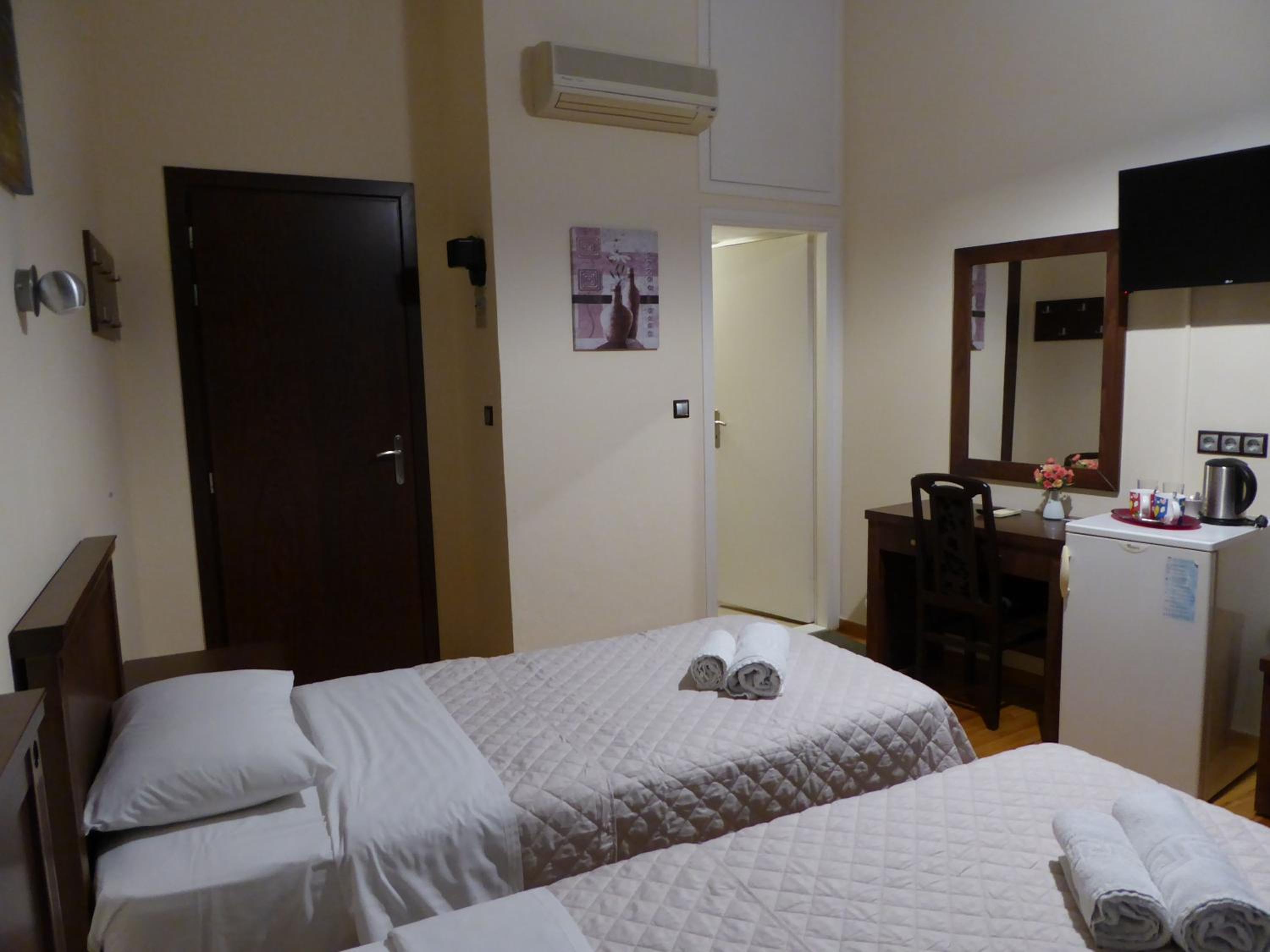 Double or Twin Room with Old Town View - Photo 2