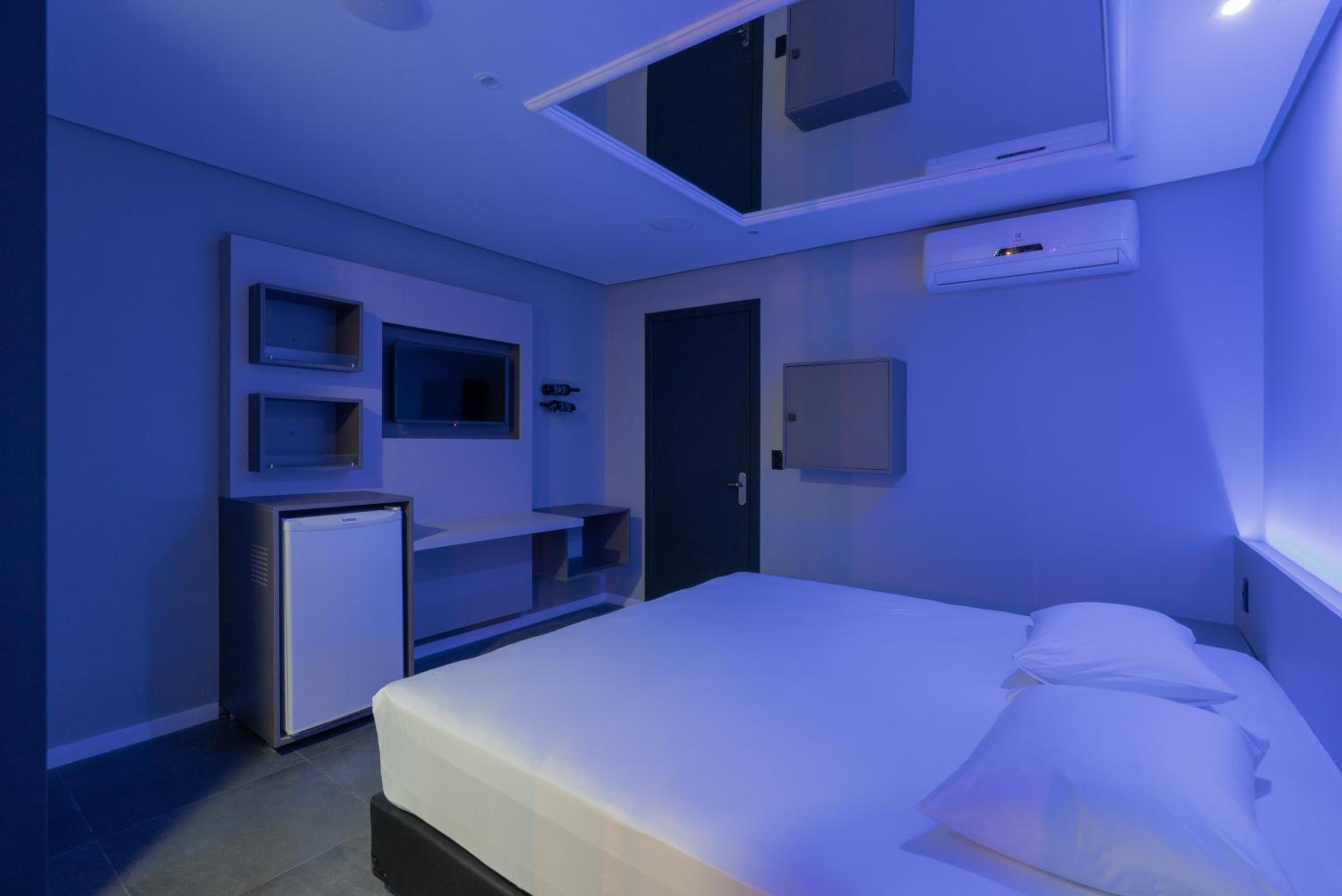 Suite - Photo 3