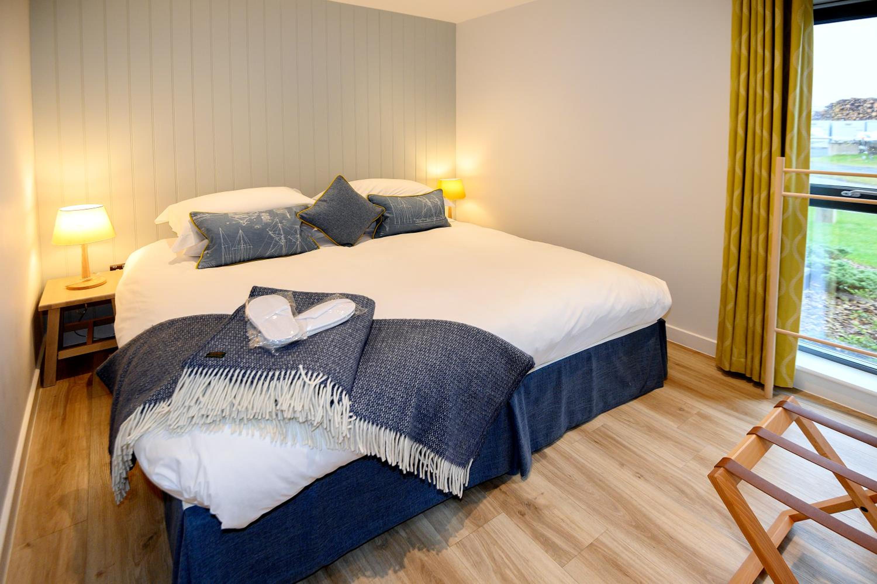 Standard Room with Marina View (Dog Friendly) - Photo 5