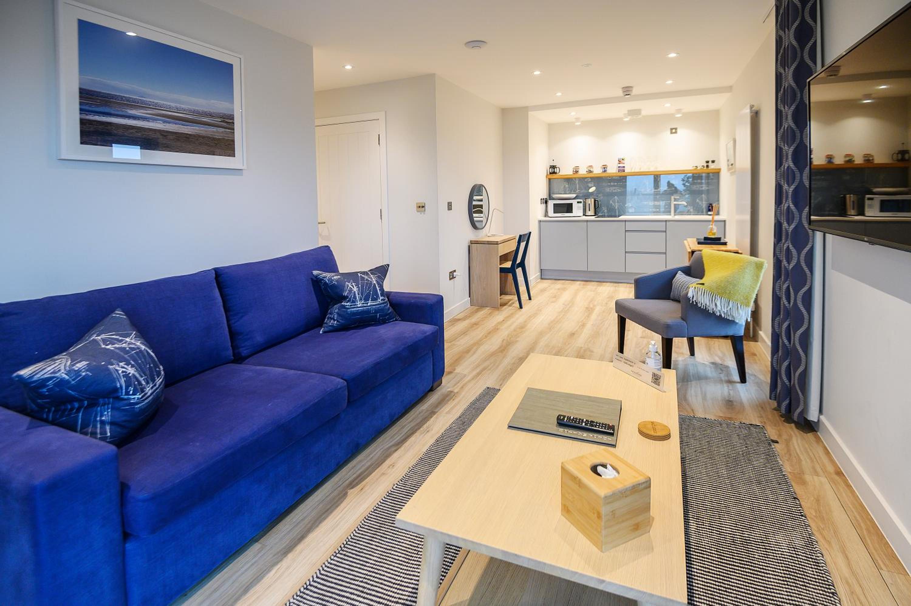 Standard Room with Marina View (Dog Friendly) - Photo 19