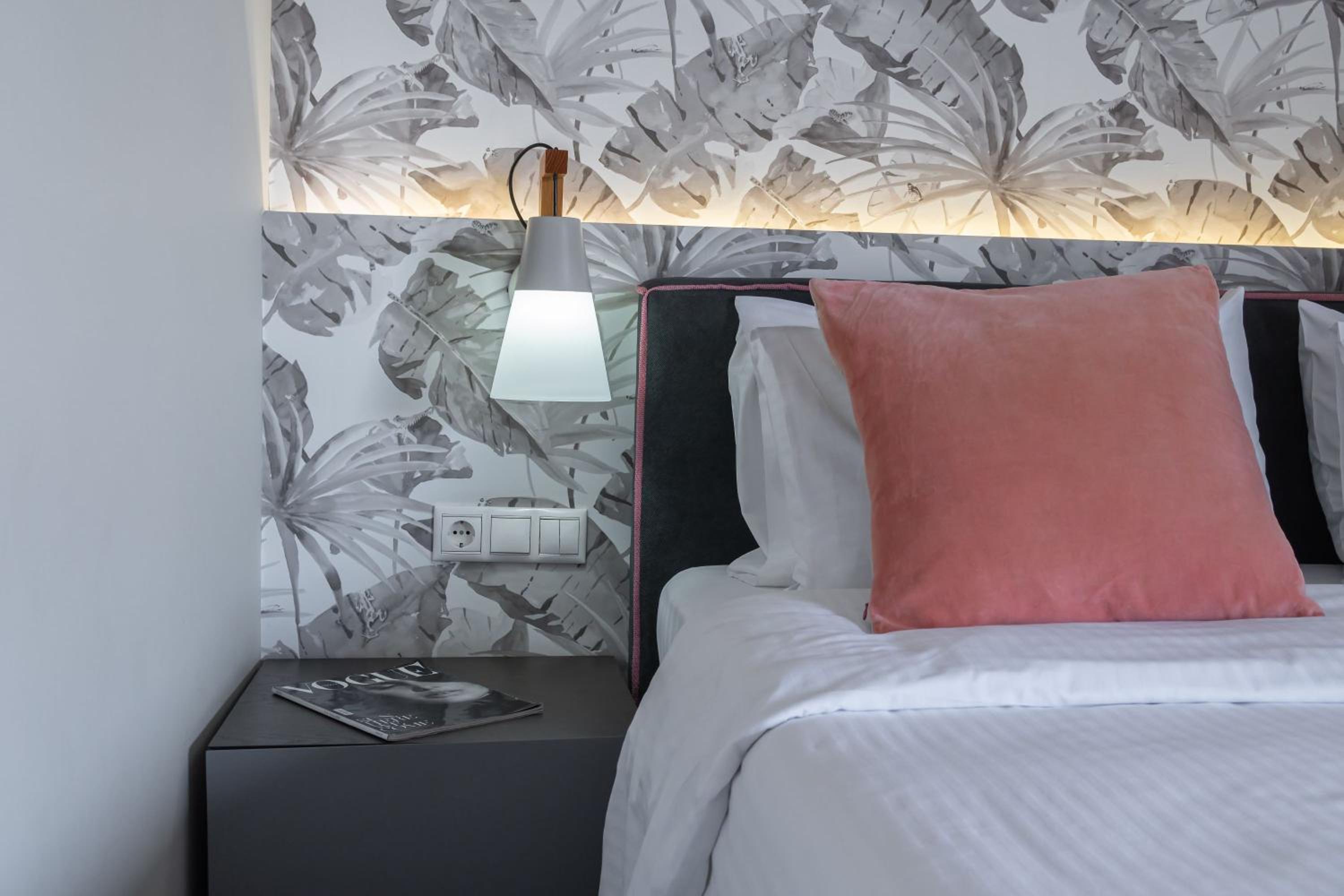 Superior Double Room with Balcony & Side Sea View photo 2