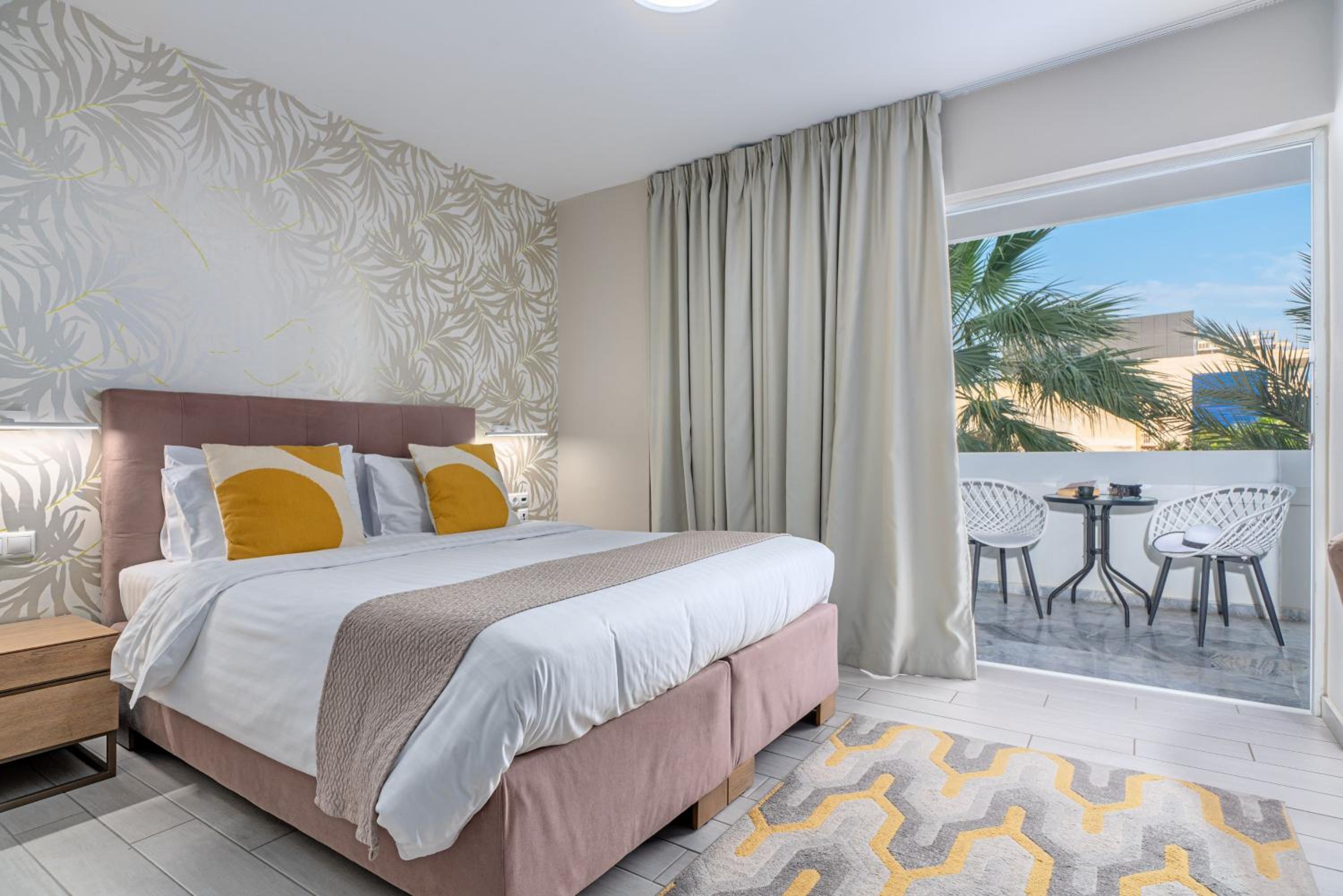 King Suite with Balcony & Side Sea View photo 2