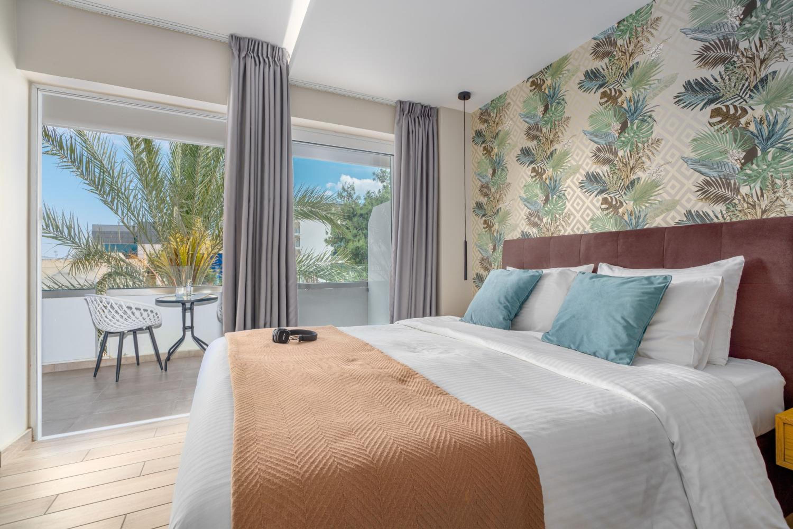 Queen Suite with Balcony & Side Sea View