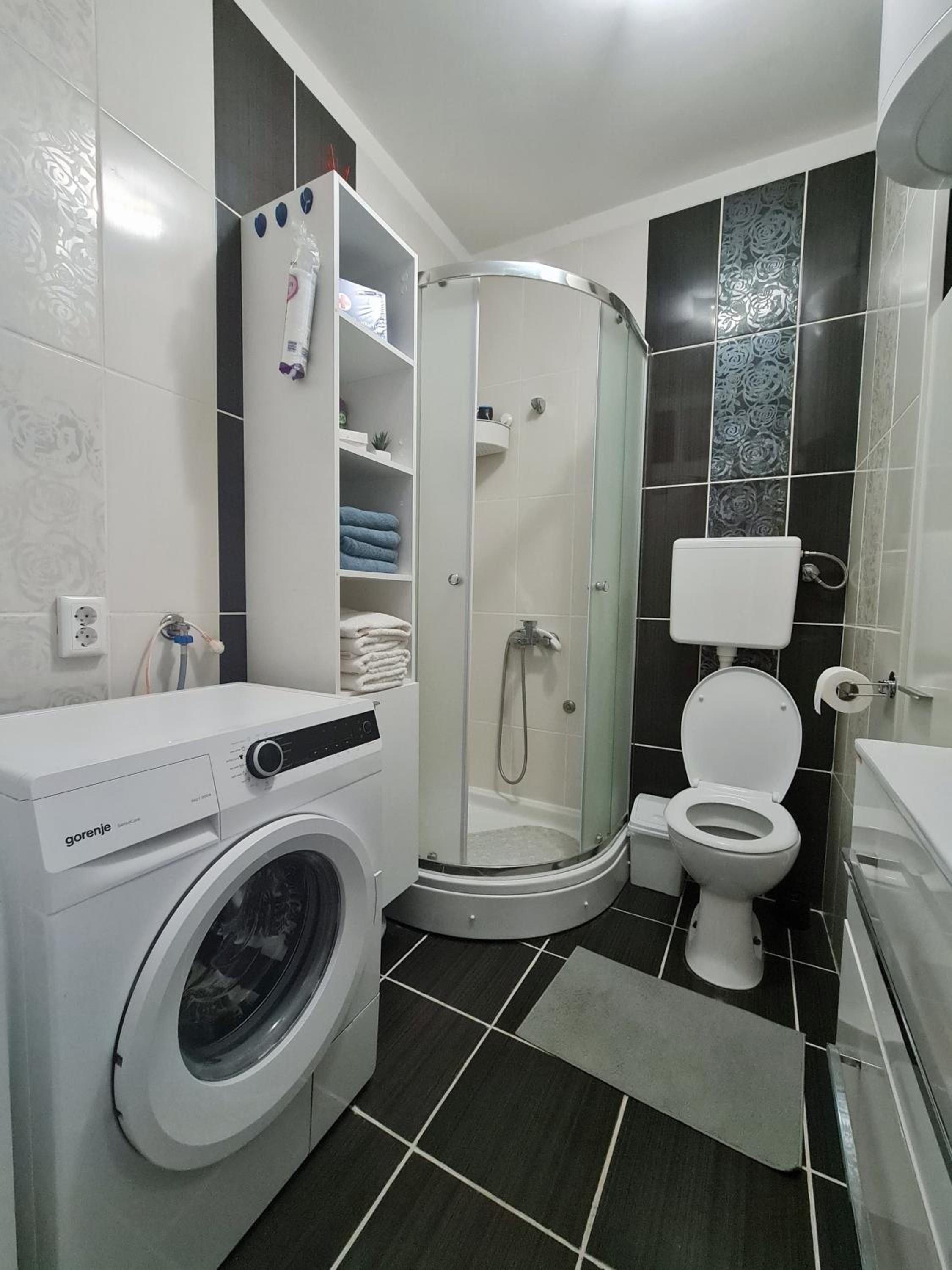 One-Bedroom Apartment - Photo 3
