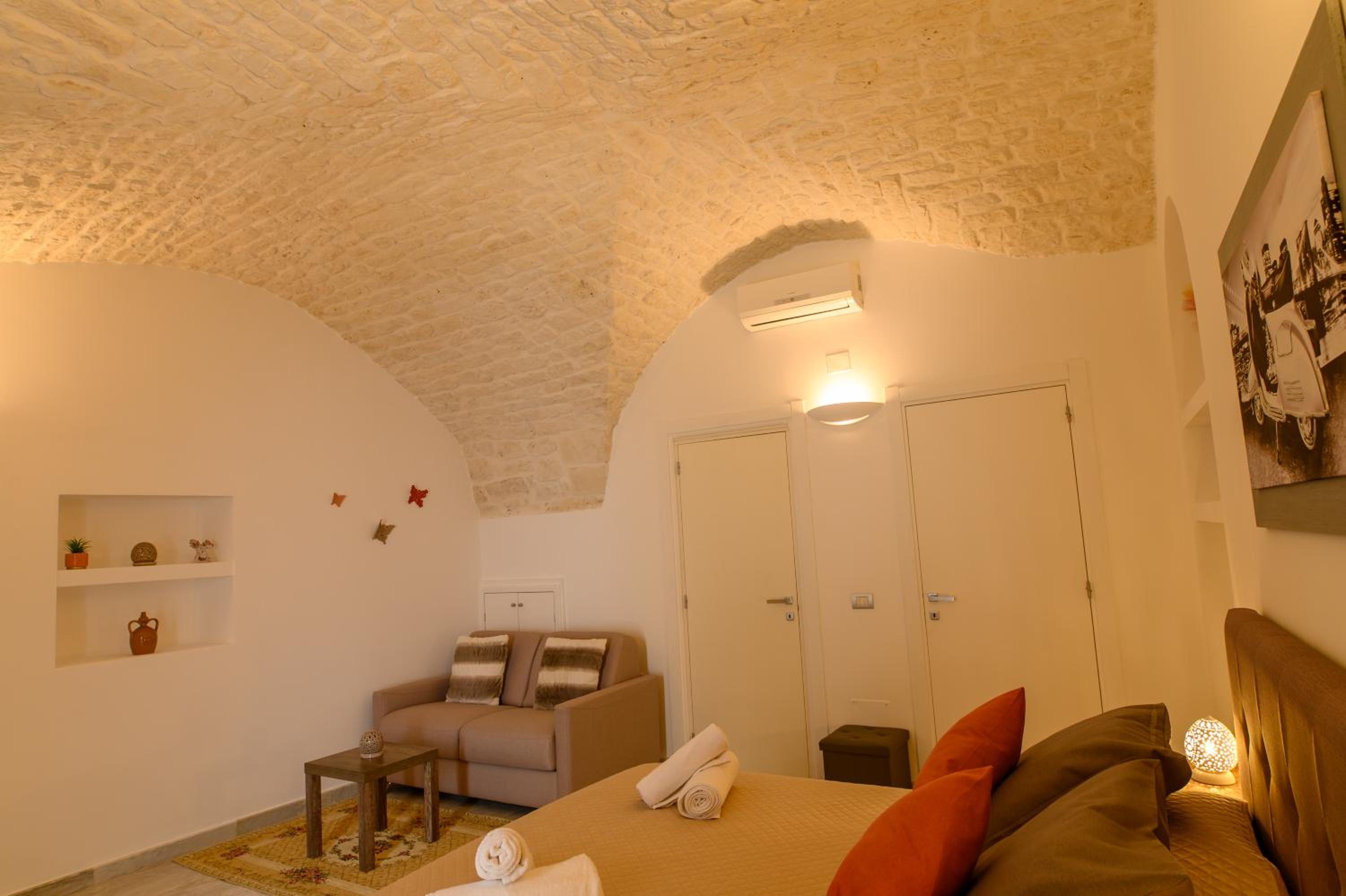 Quadruple Room with Private Bathroom - Photo 8