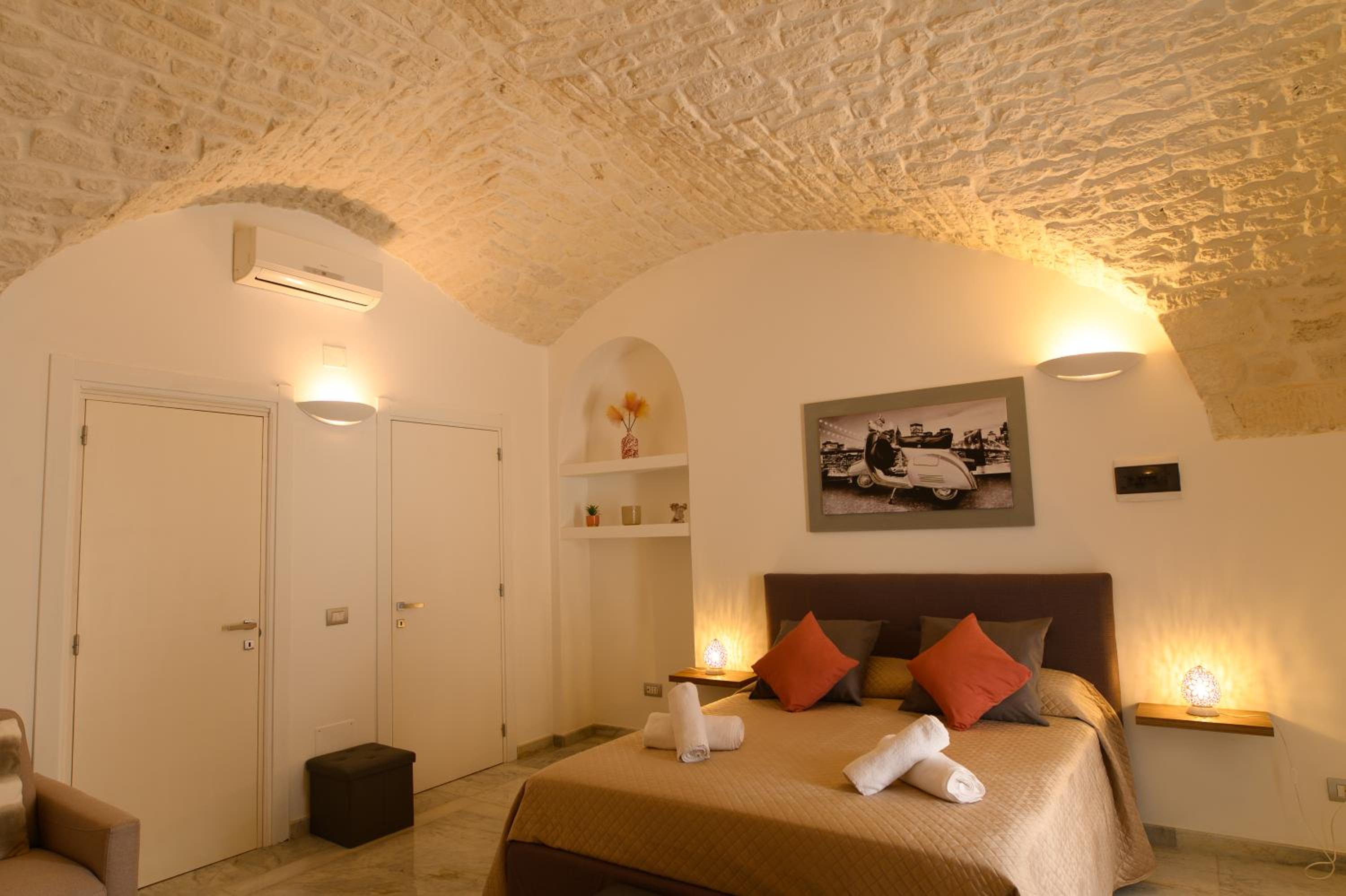 Quadruple Room with Private Bathroom - Photo 14