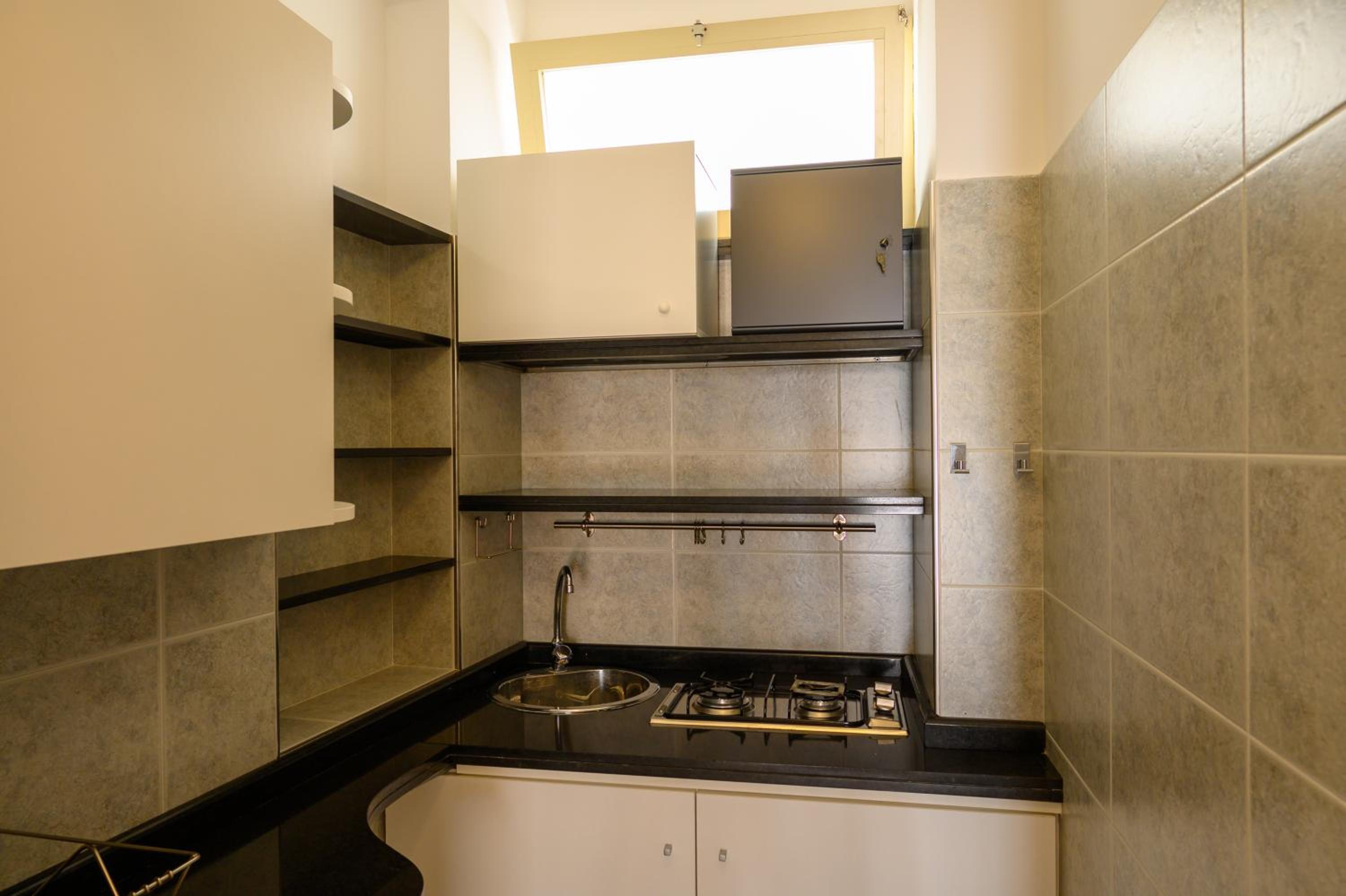Quadruple Room with Private Bathroom - Photo 27