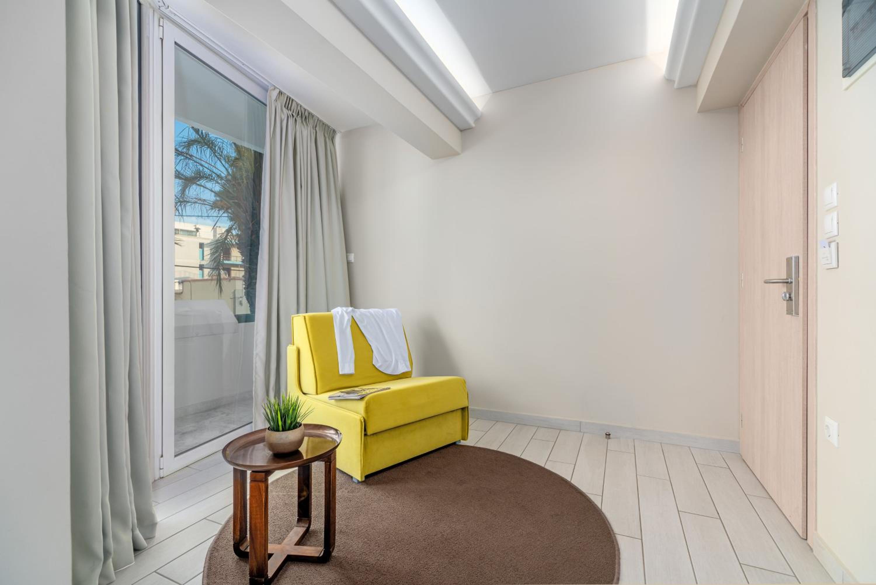 King Suite with Balcony & Side Sea View photo 2