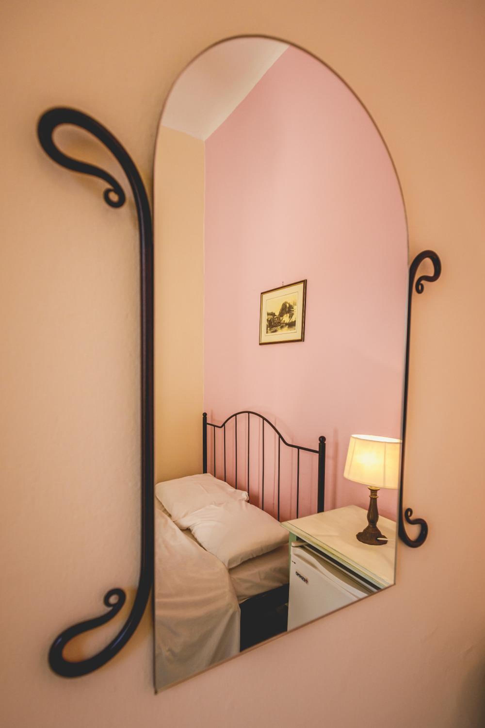 Small Double Room - Photo 2