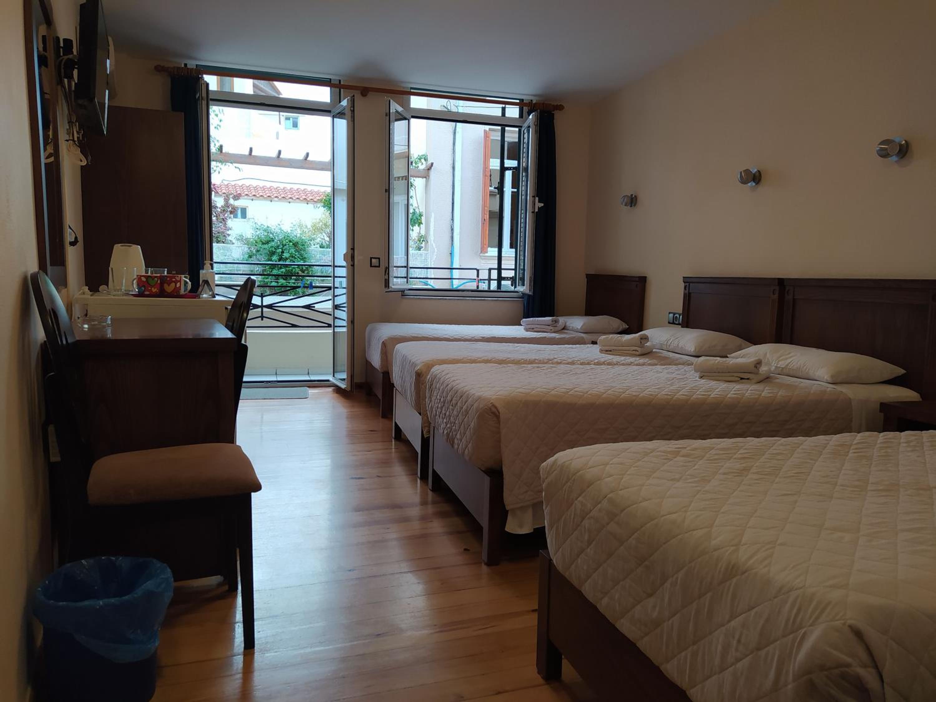 Quadruple Room with Old Town View - Photo 4