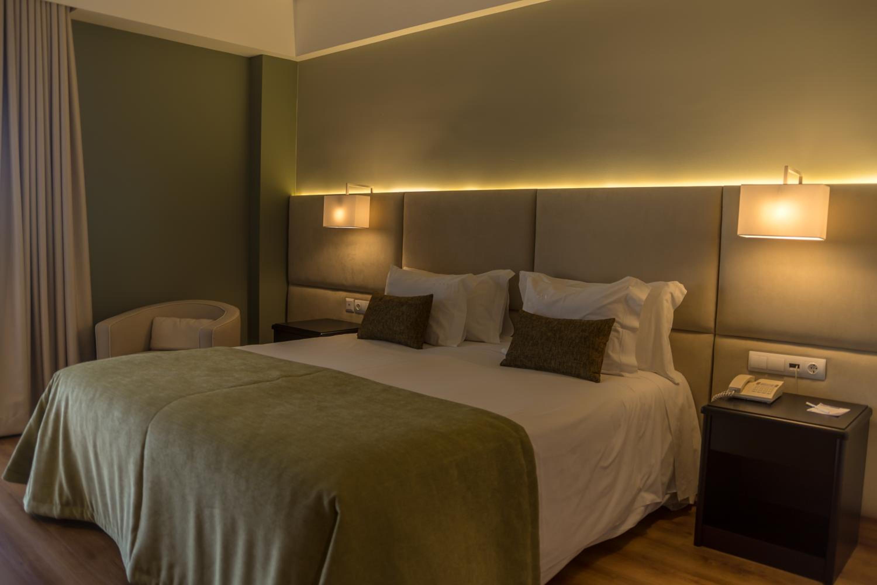 Standard Twin Room - Photo 2
