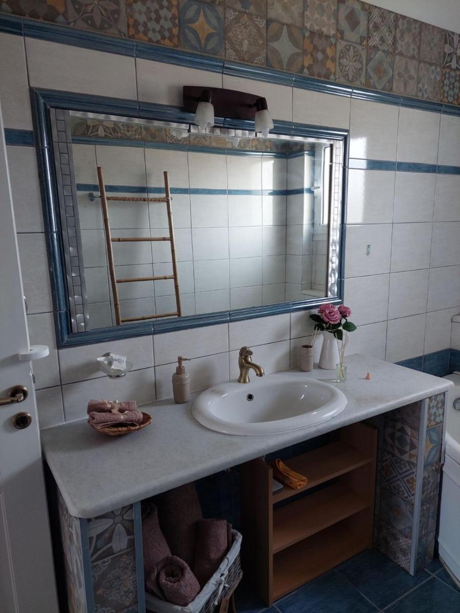 One-Bedroom Apartment - Photo 3