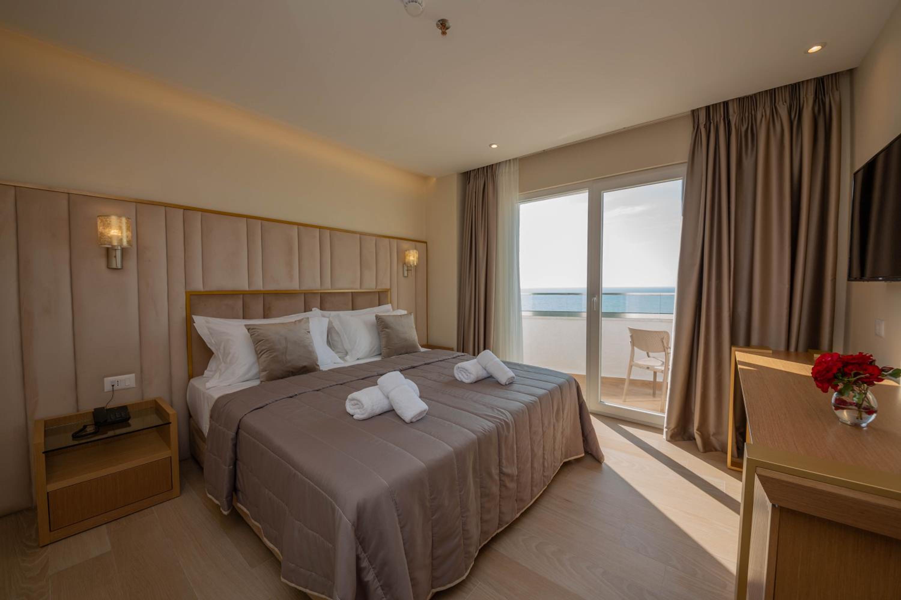 Deluxe Double or Twin Room with Balcony and Sea View