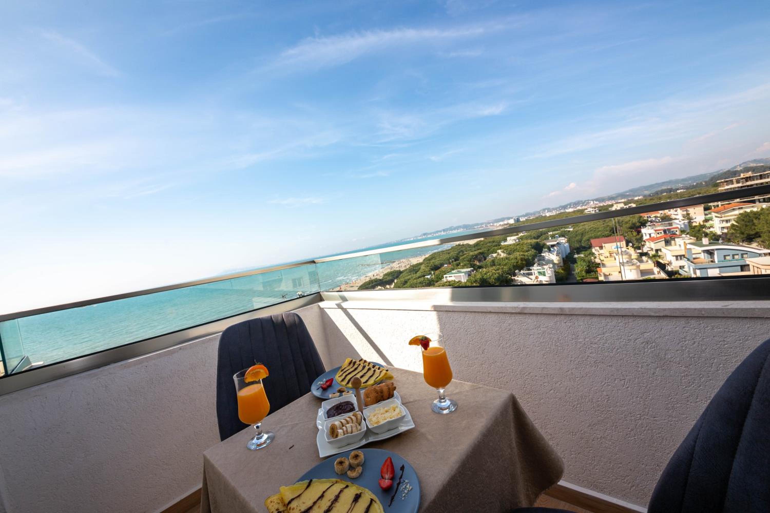 Deluxe Triple Room with Balcony and Sea View