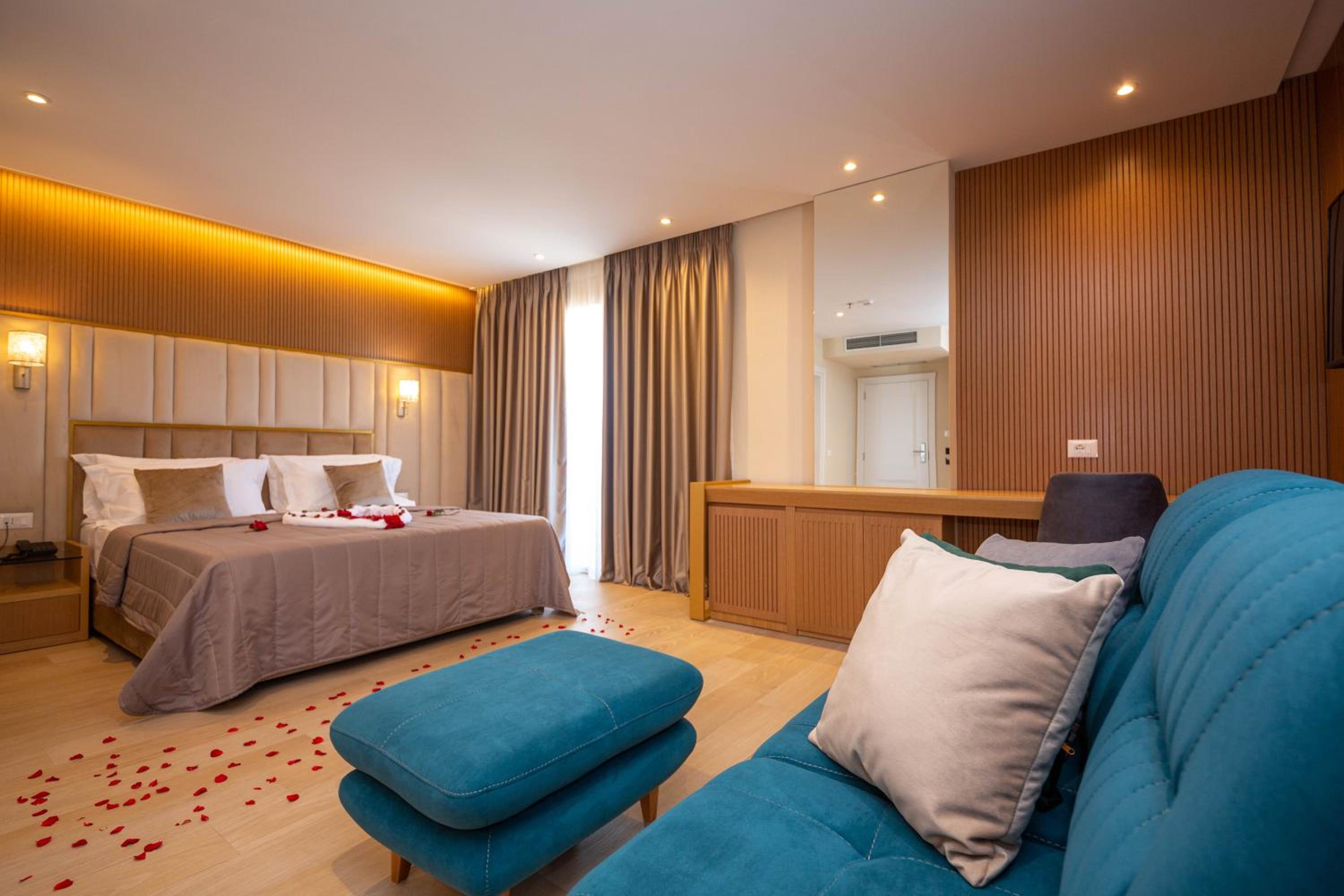 Superior Suite with Balcony and Side Sea View