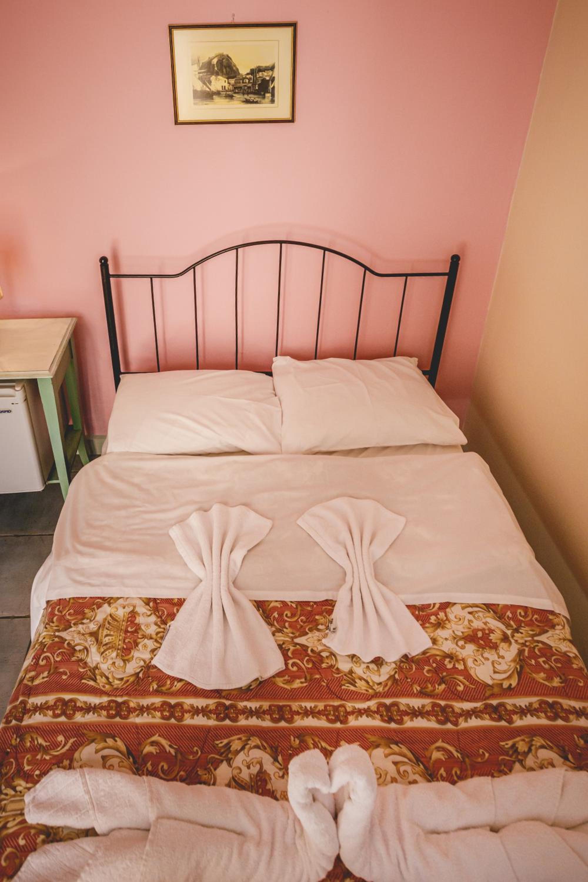 Small Double Room - Photo 1