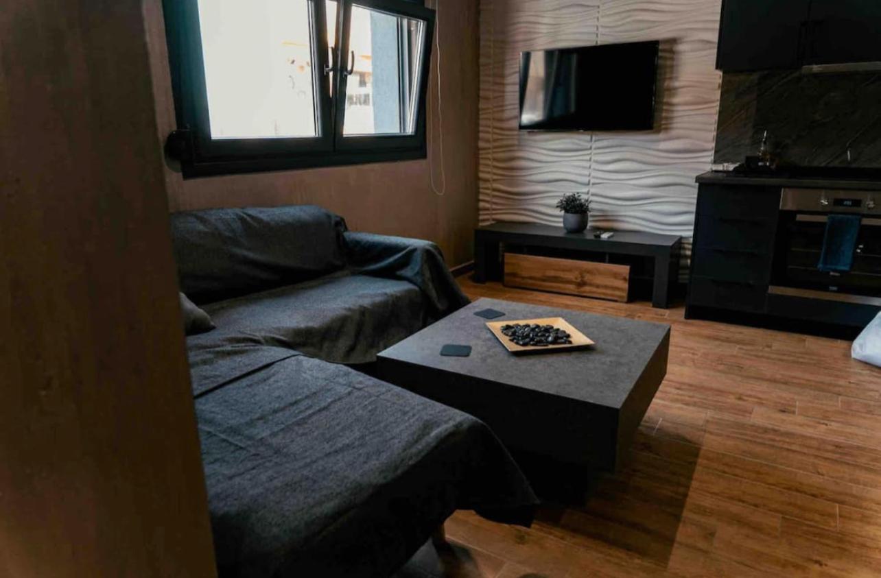 Two-Bedroom House - Photo 23