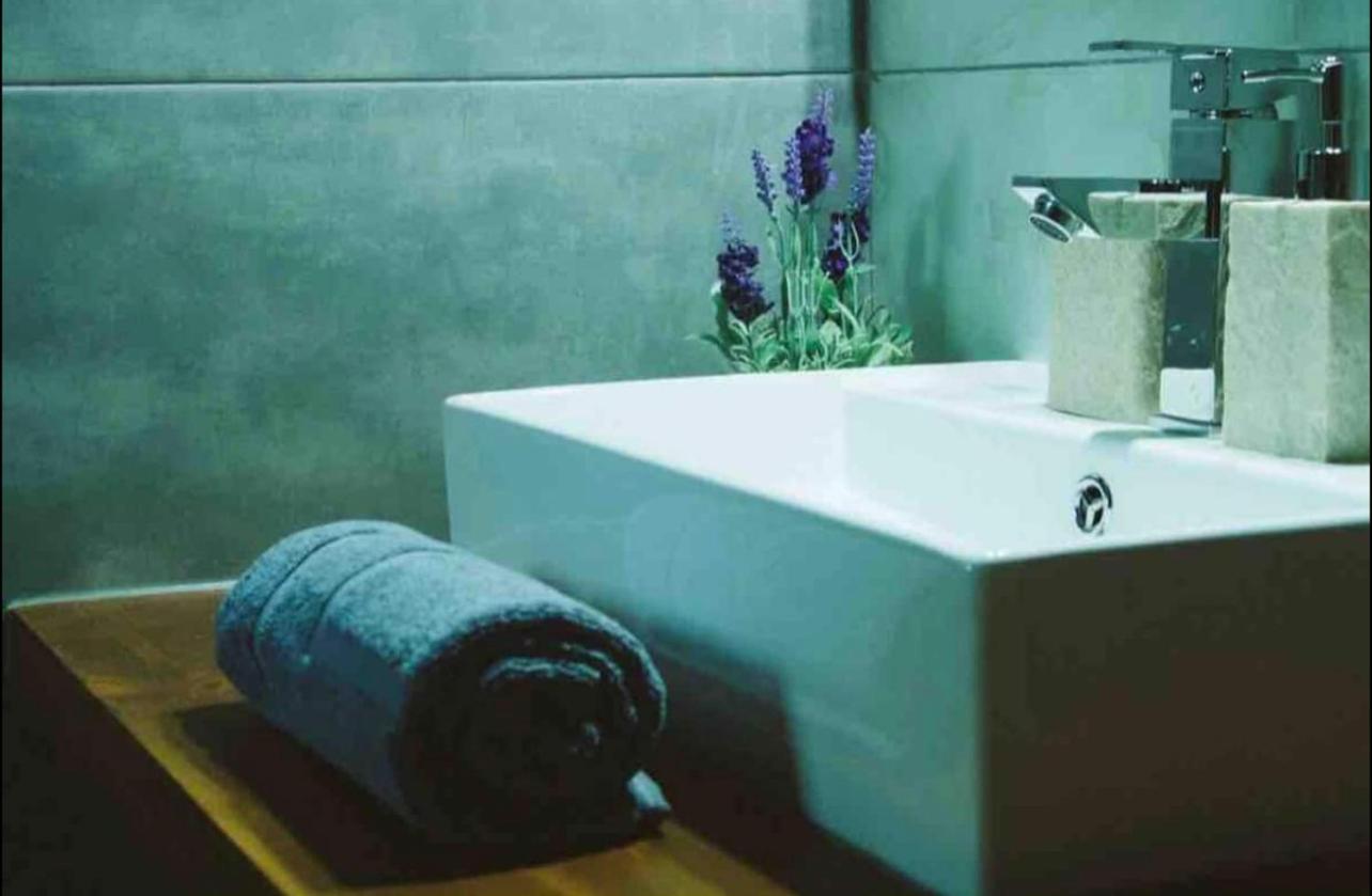 Two-Bedroom House - Photo 3