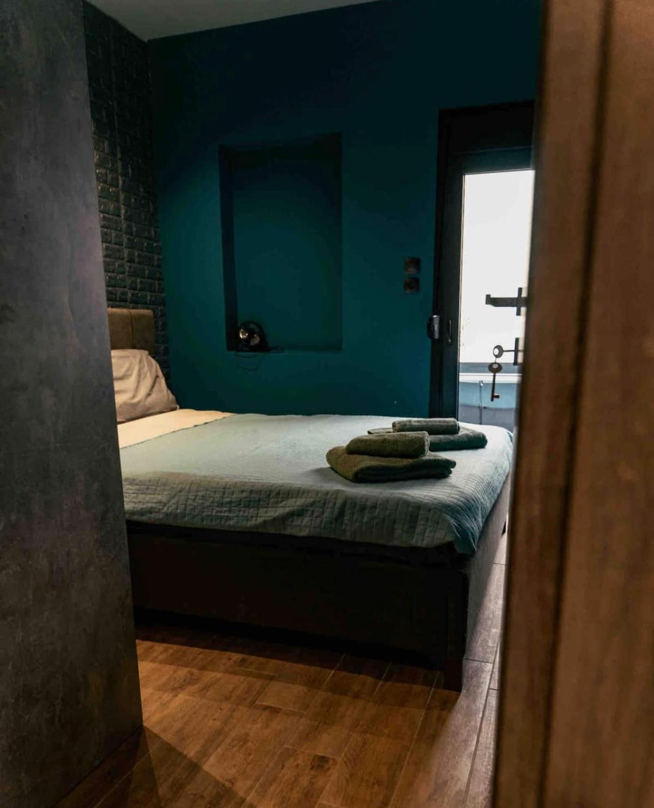 Two-Bedroom House - Photo 16