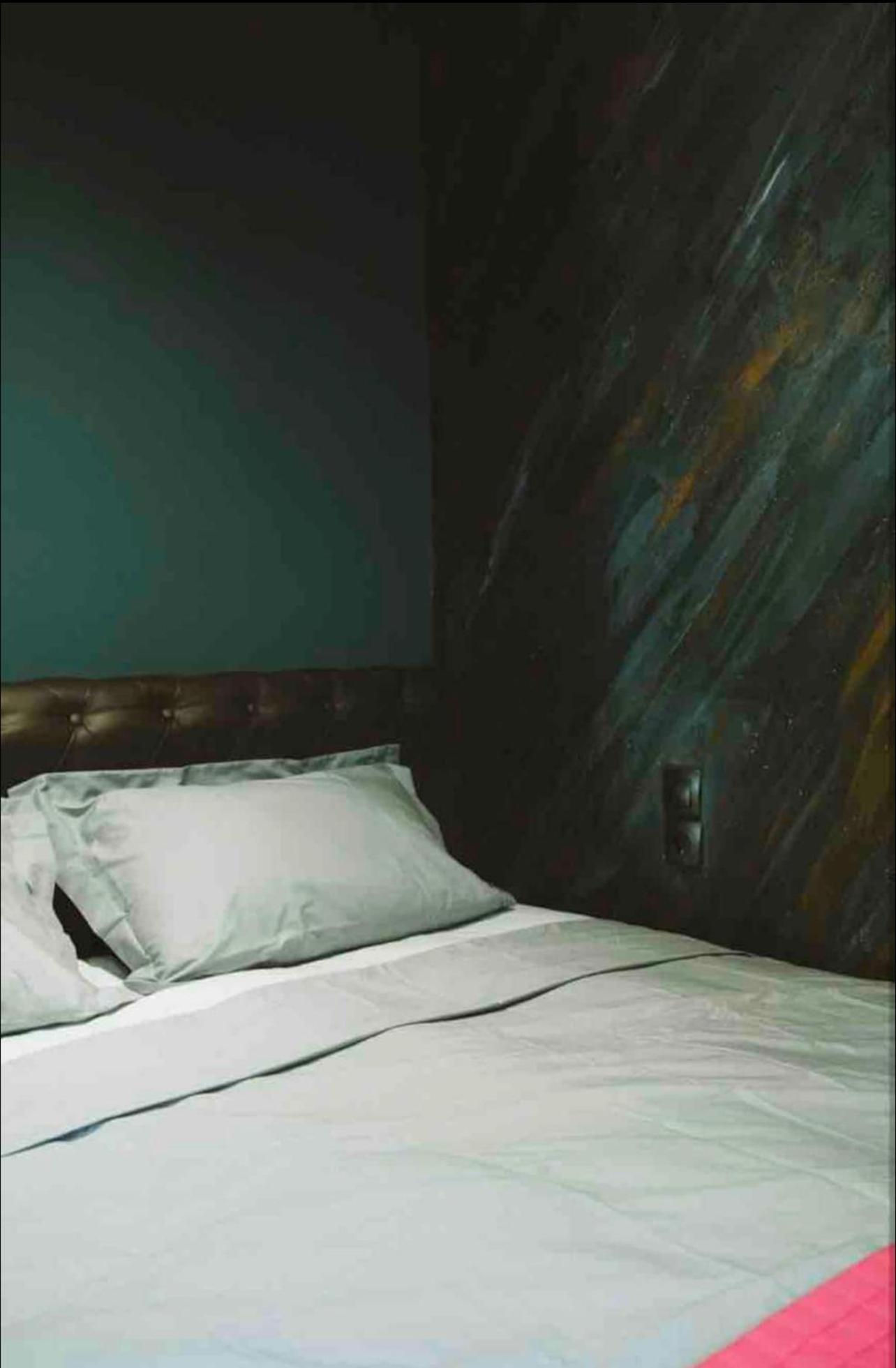 Two-Bedroom House - Photo 19