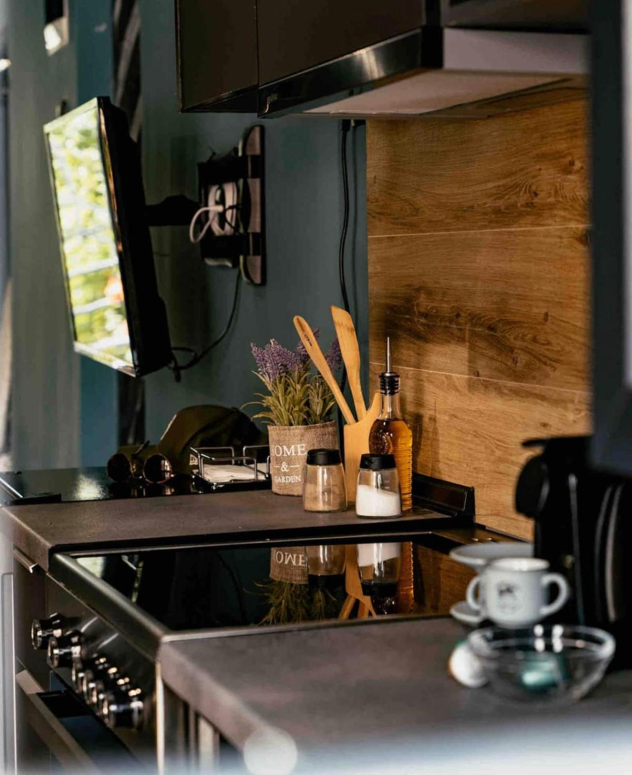 One-Bedroom House - Photo 15