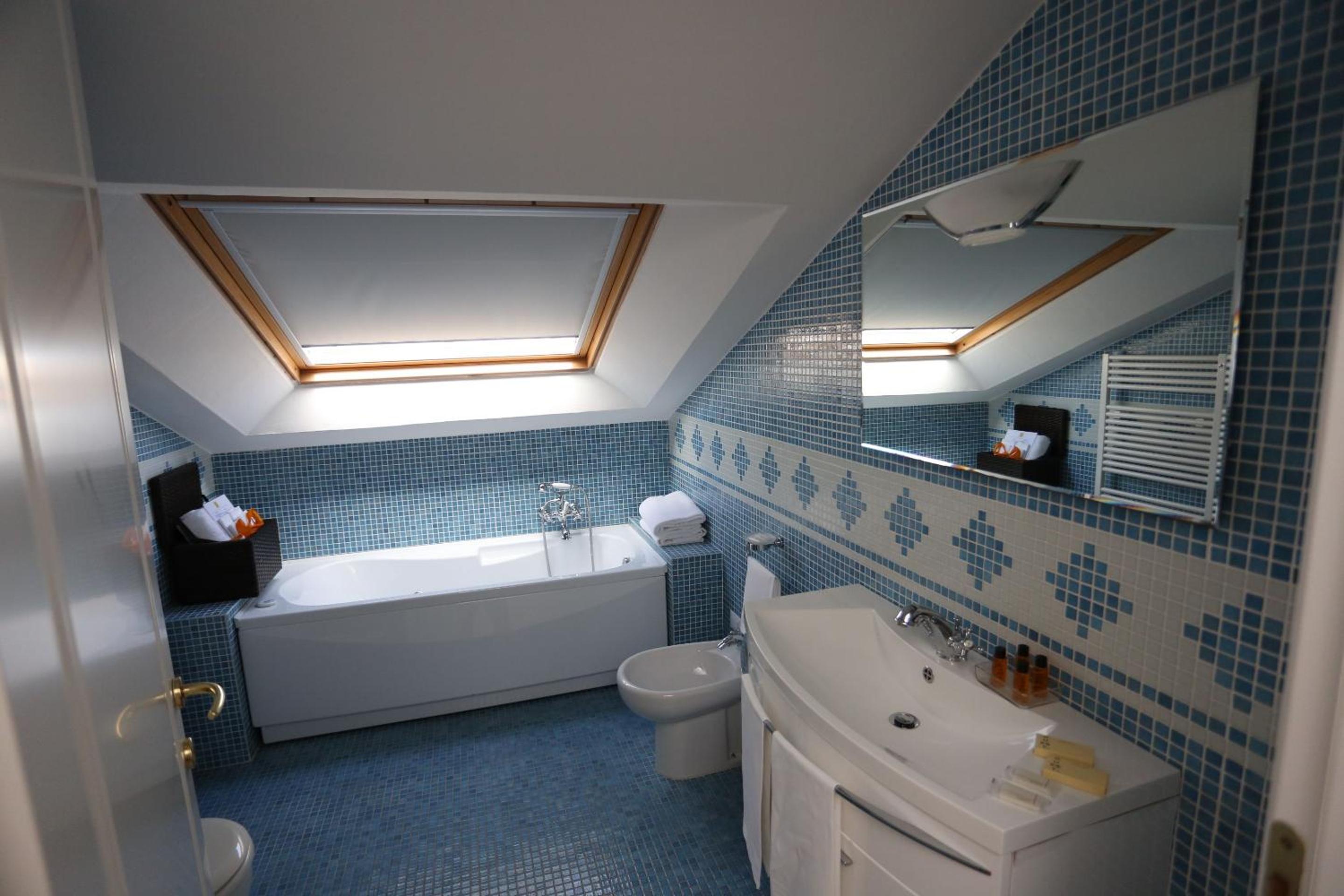 Executive King Suite - Photo 18