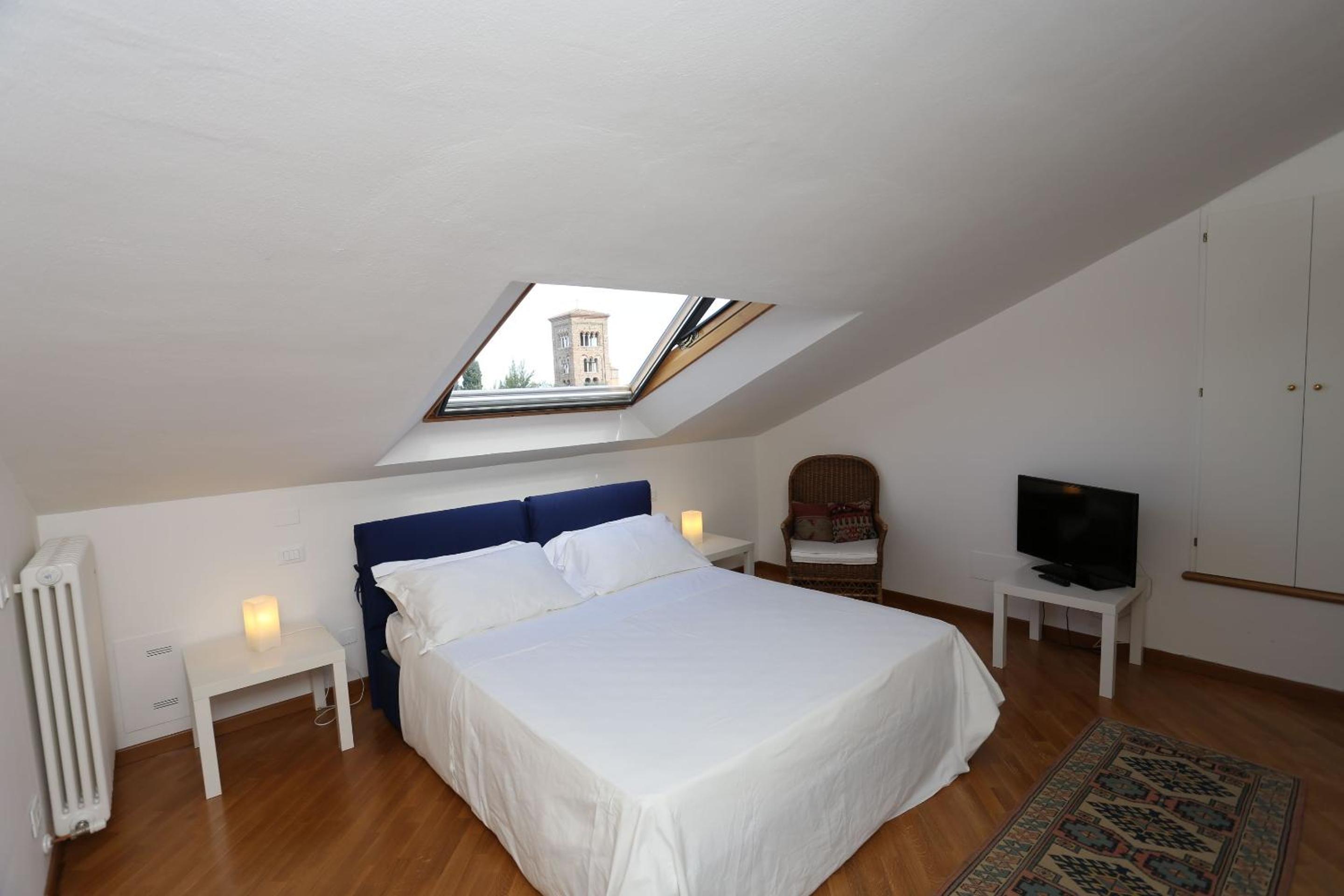 Executive King Suite - Photo 1