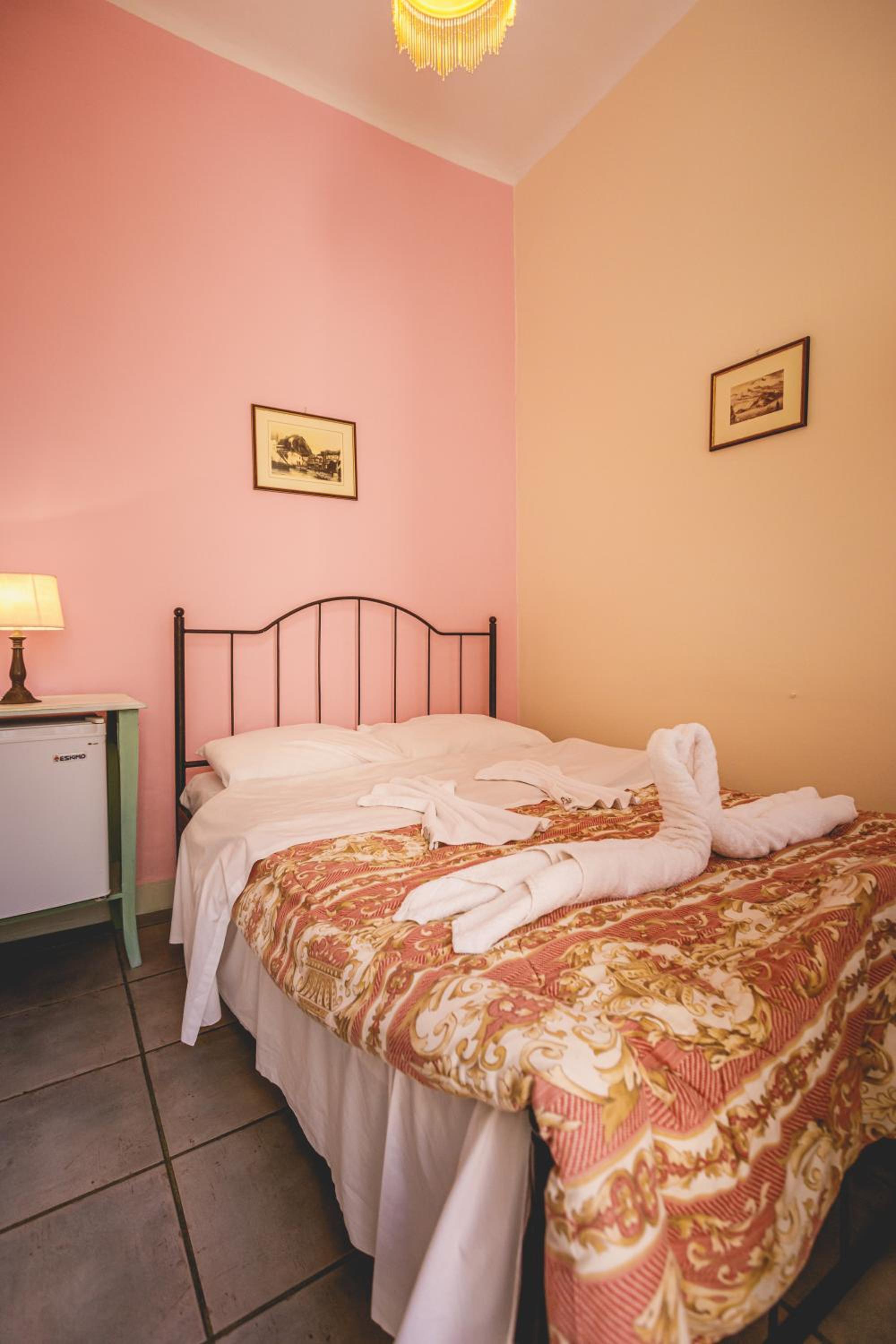 Small Double Room - Photo 5