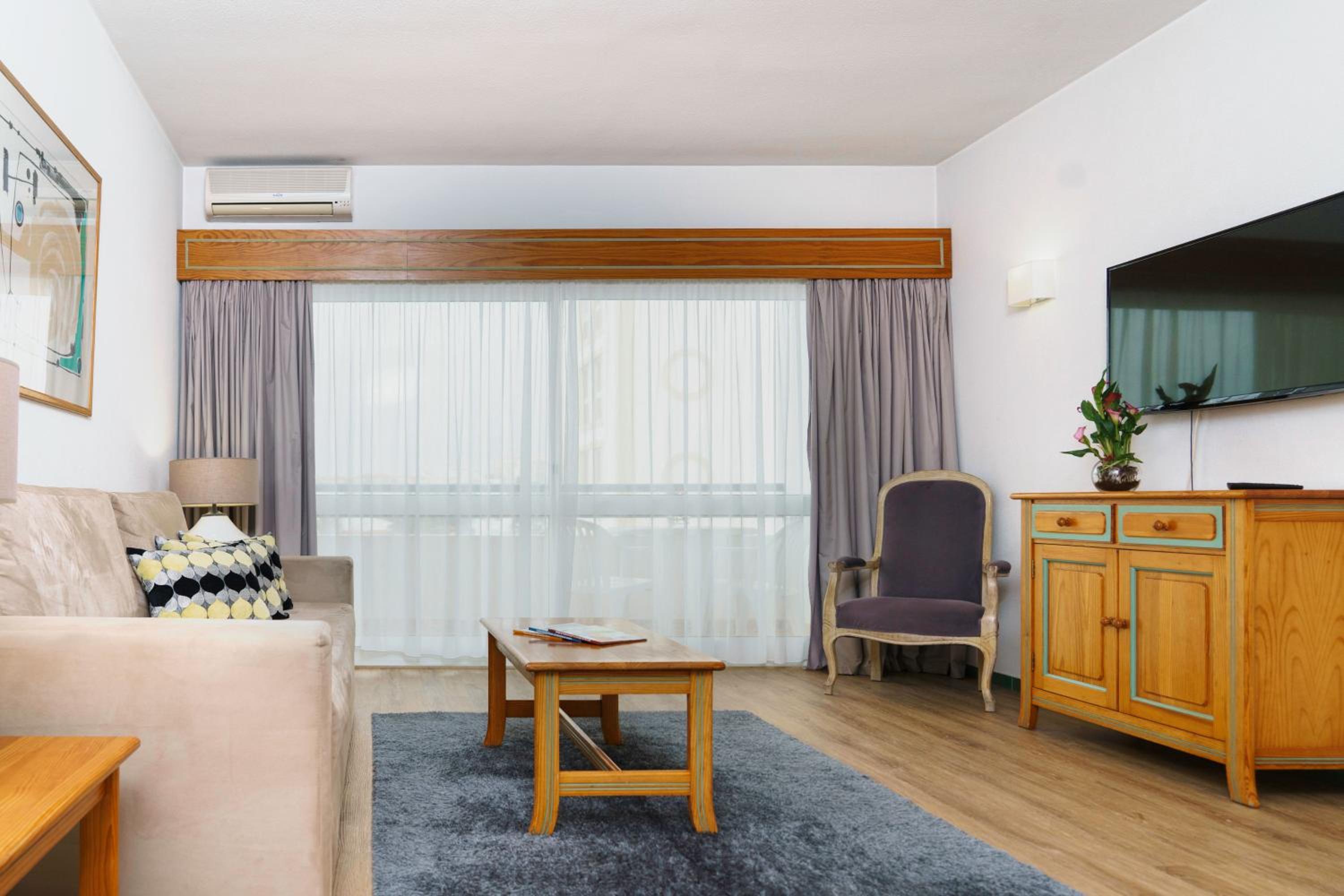 One-Bedroom Apartment (2 Adults + 2 Children up to 12 years old) photo 3