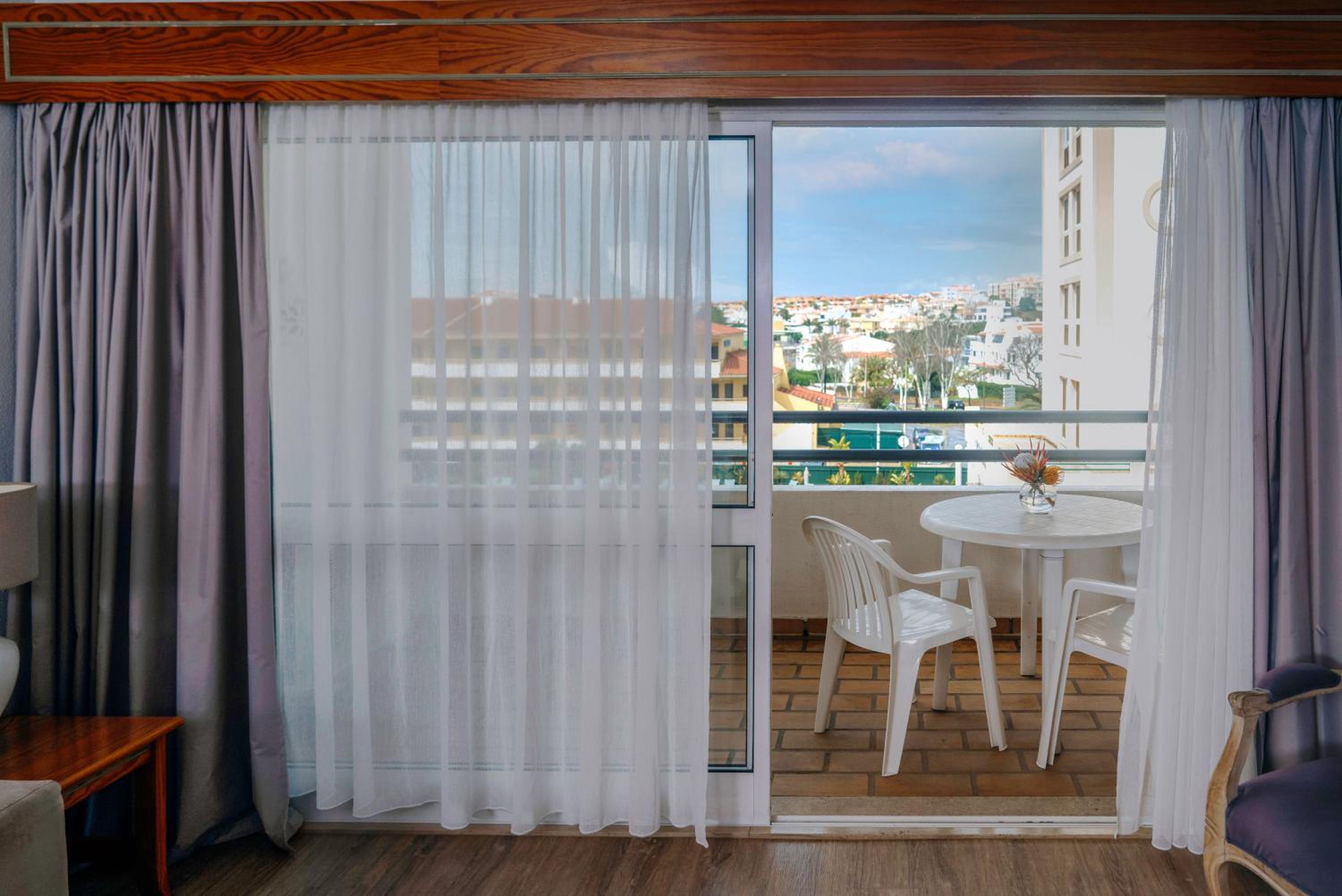 One-Bedroom Apartment with Pool View photo 3