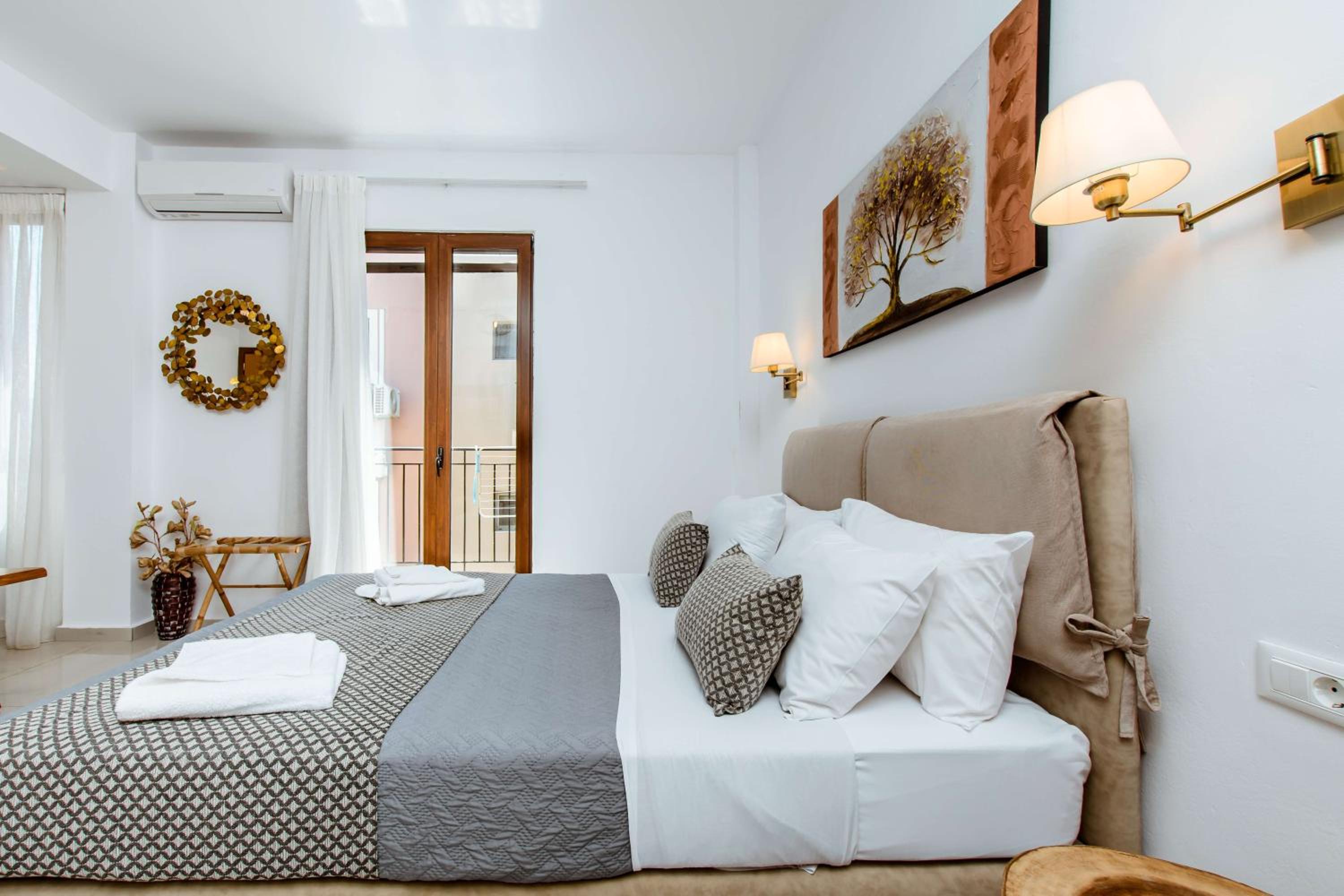 Deluxe Suite with Balcony