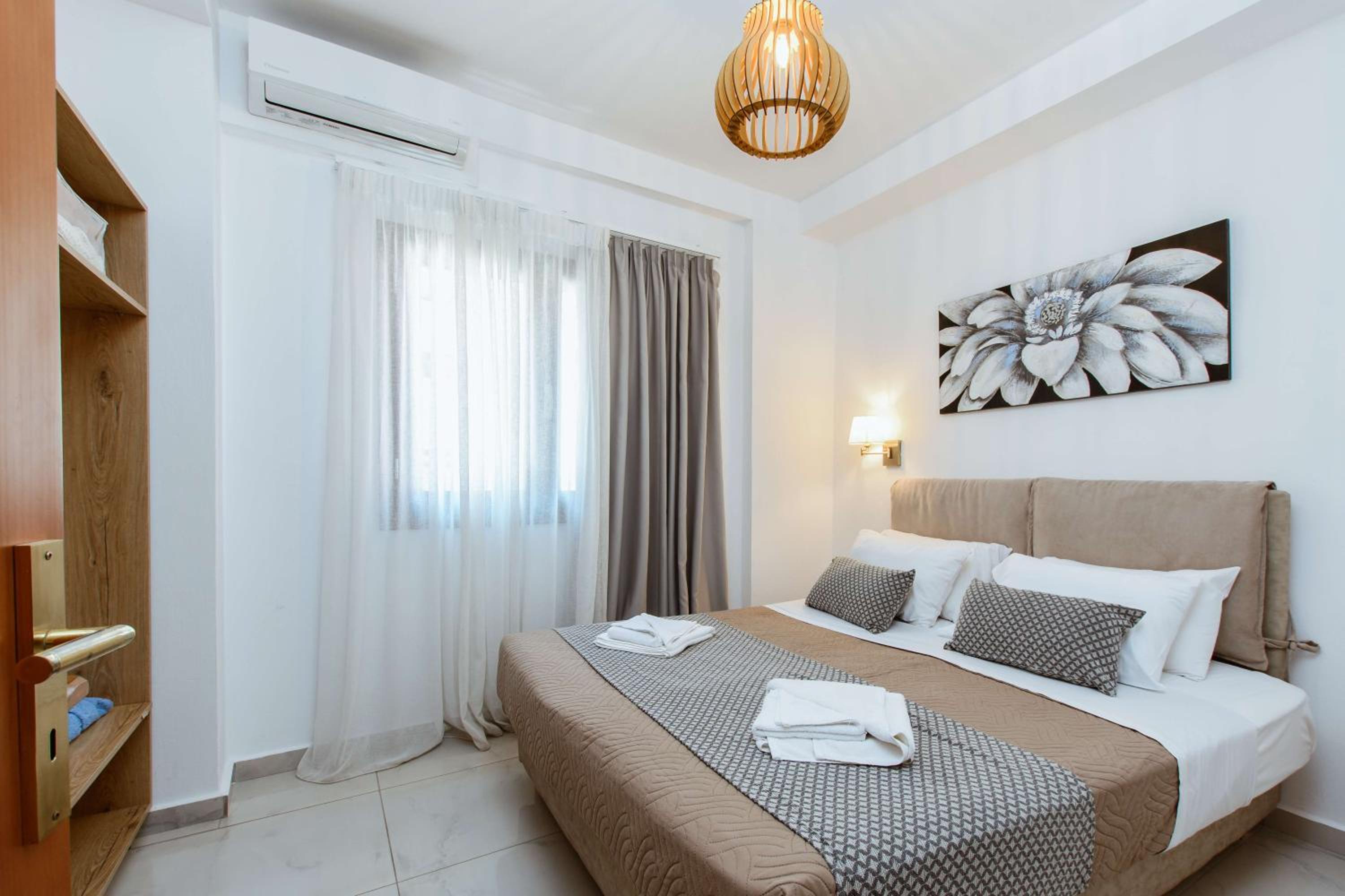 Family Room with Side Sea View - Photo 1