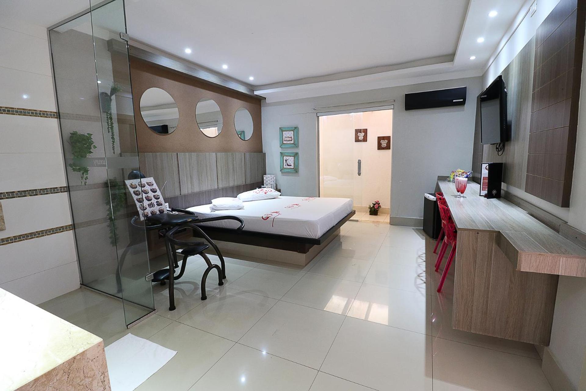 Deluxe King Room - Photo 1