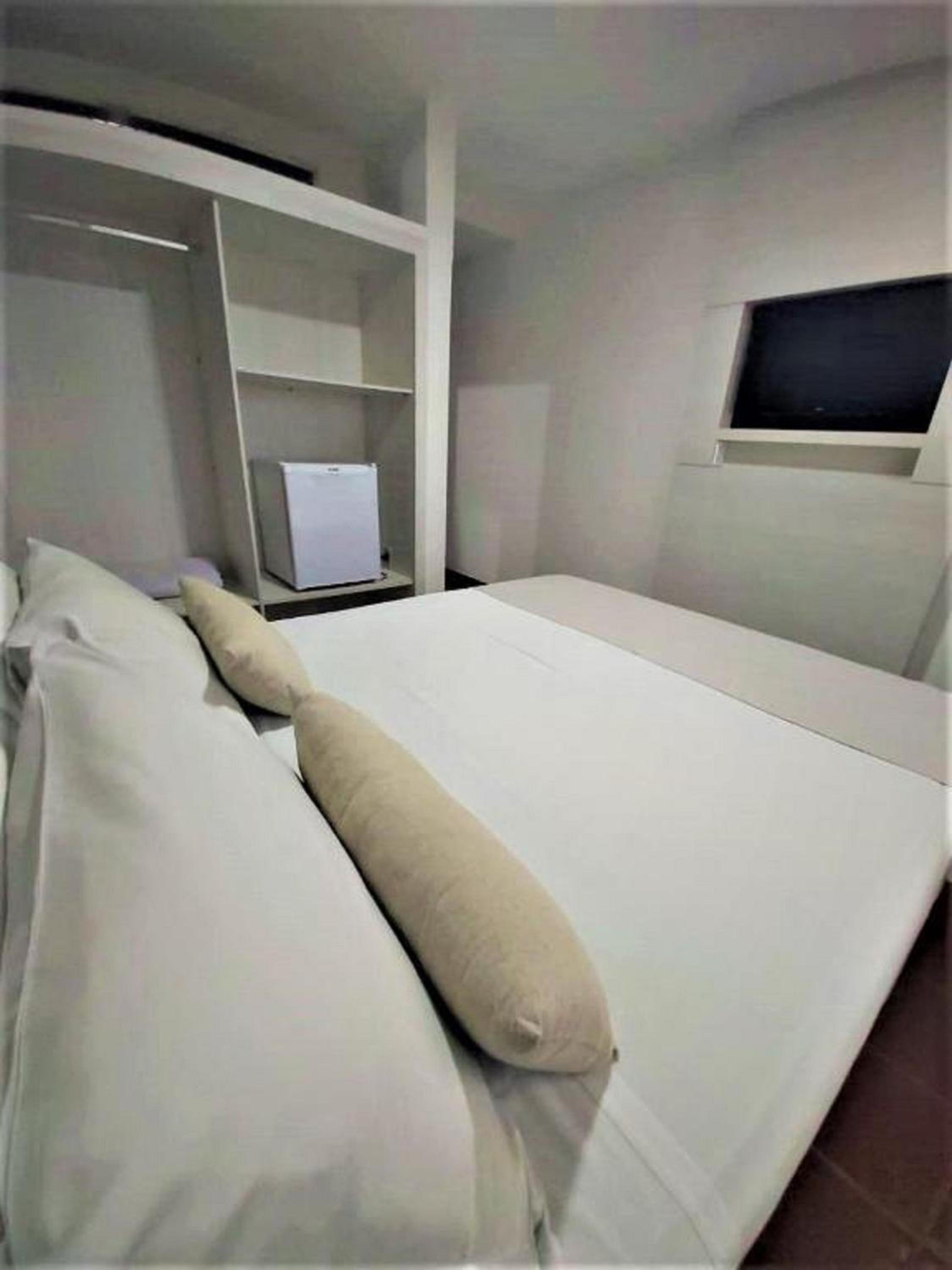 Double or Twin Room with Pool View - Photo 4