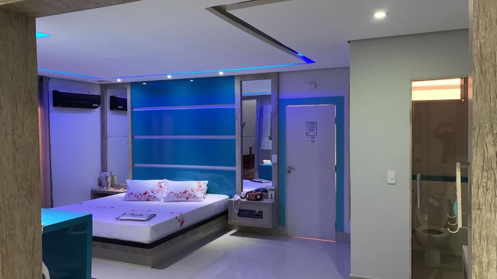Double Room with Spa Bath - Photo 16