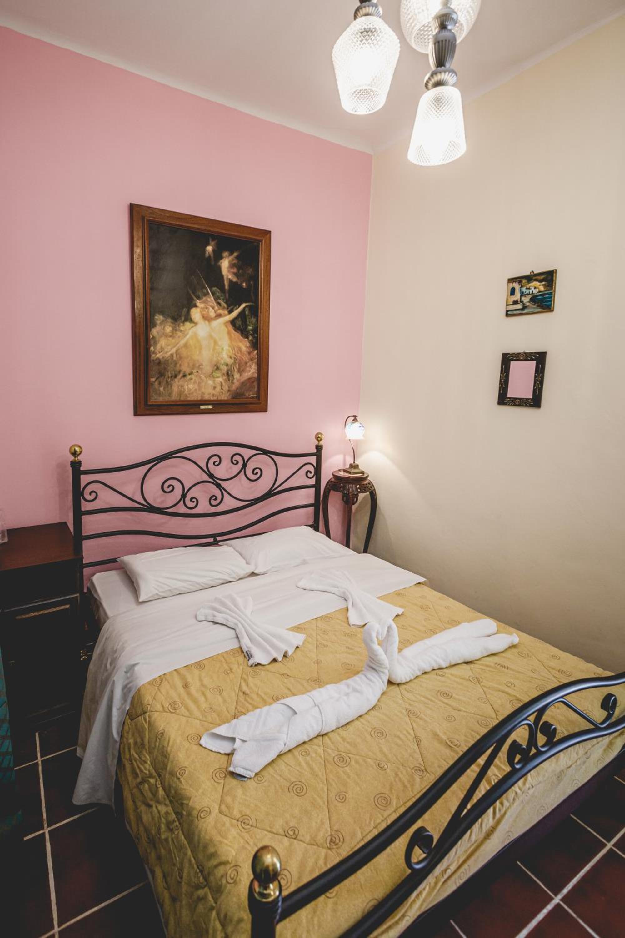 Standard Double Room - Building D - Photo 11