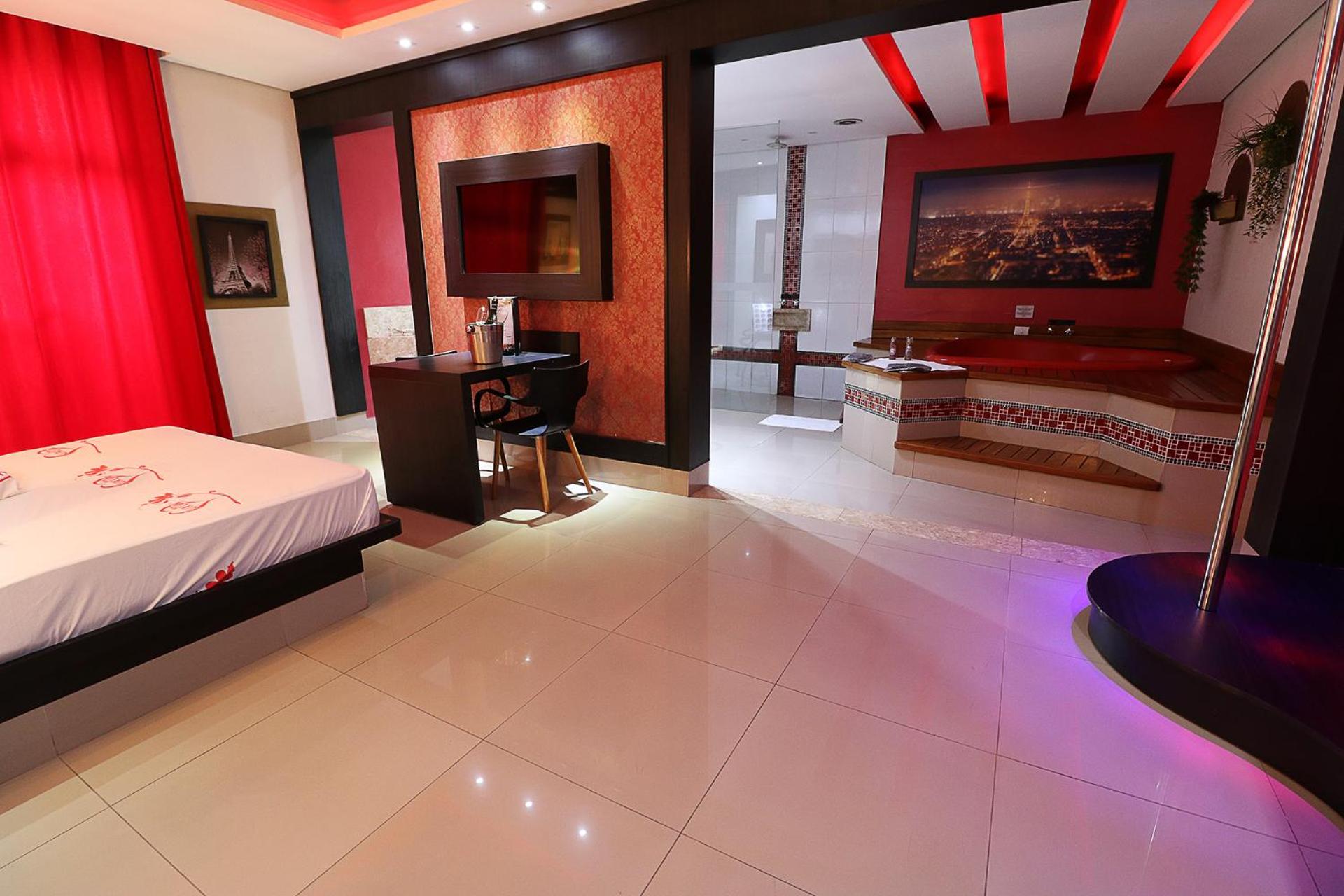 Double Room with Spa Bath - Photo 2