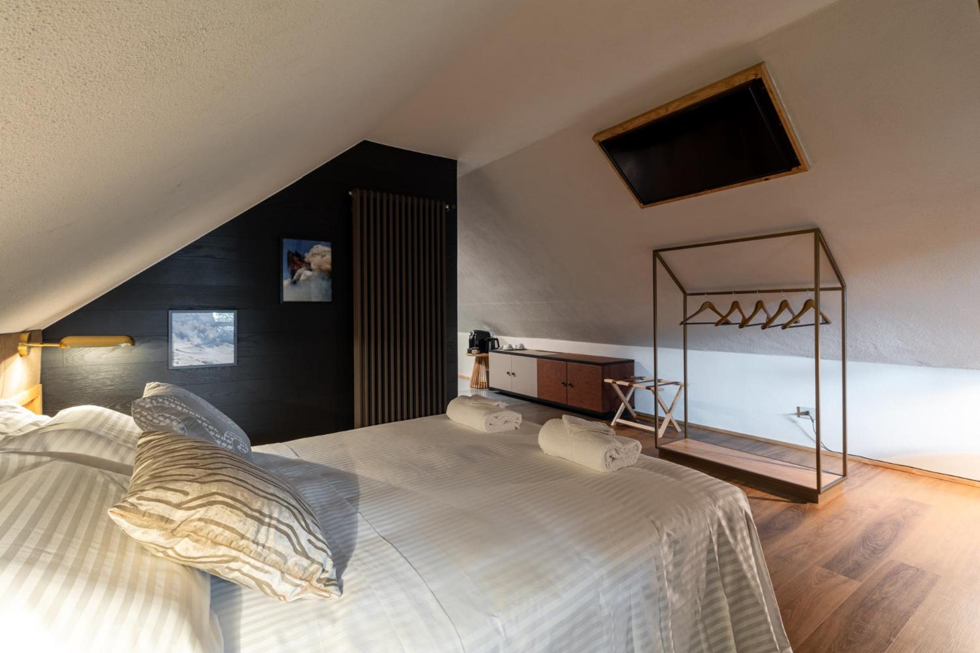 Deluxe Double Room with Bath photo 1