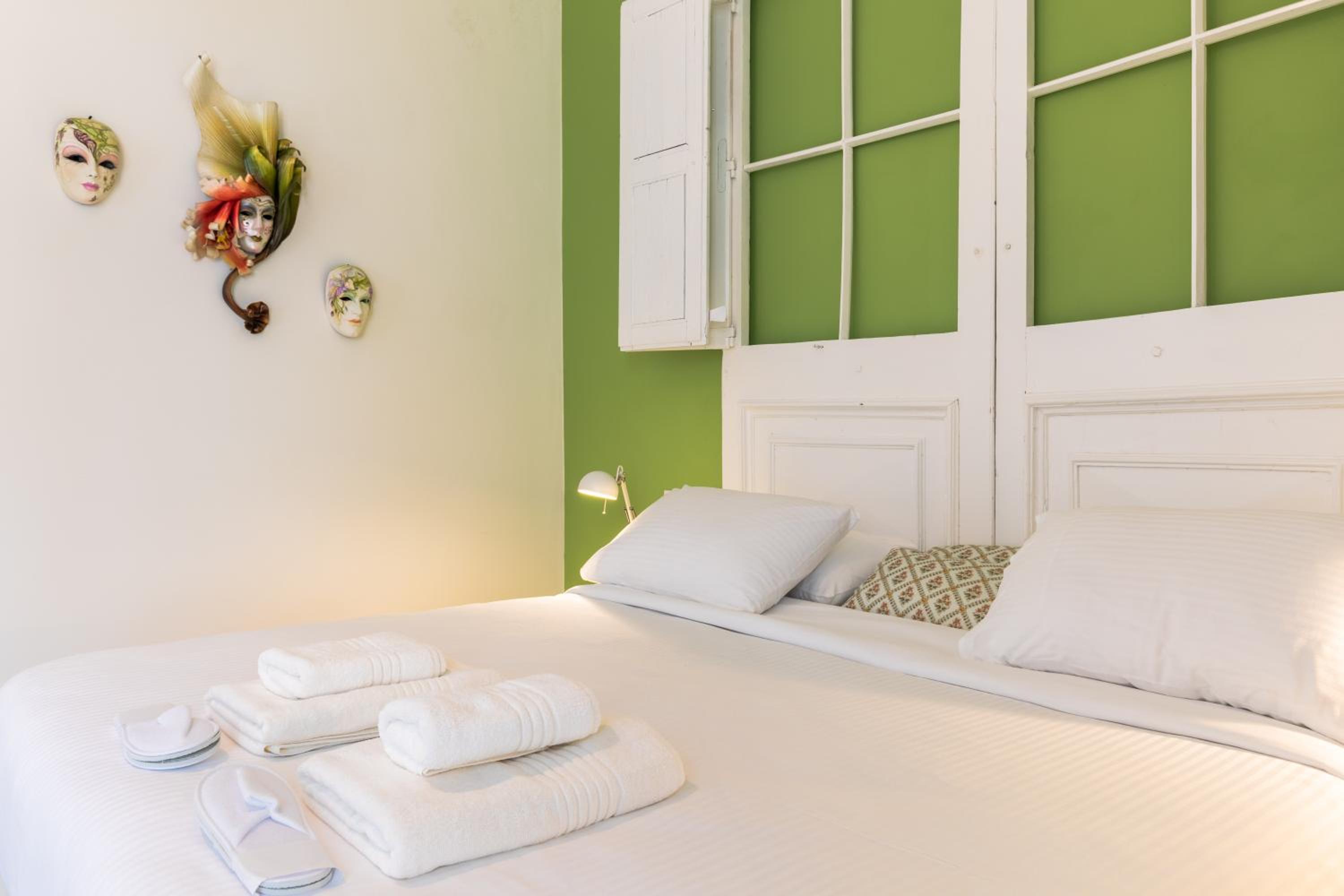 Deluxe Double or Twin Room - Photo 5